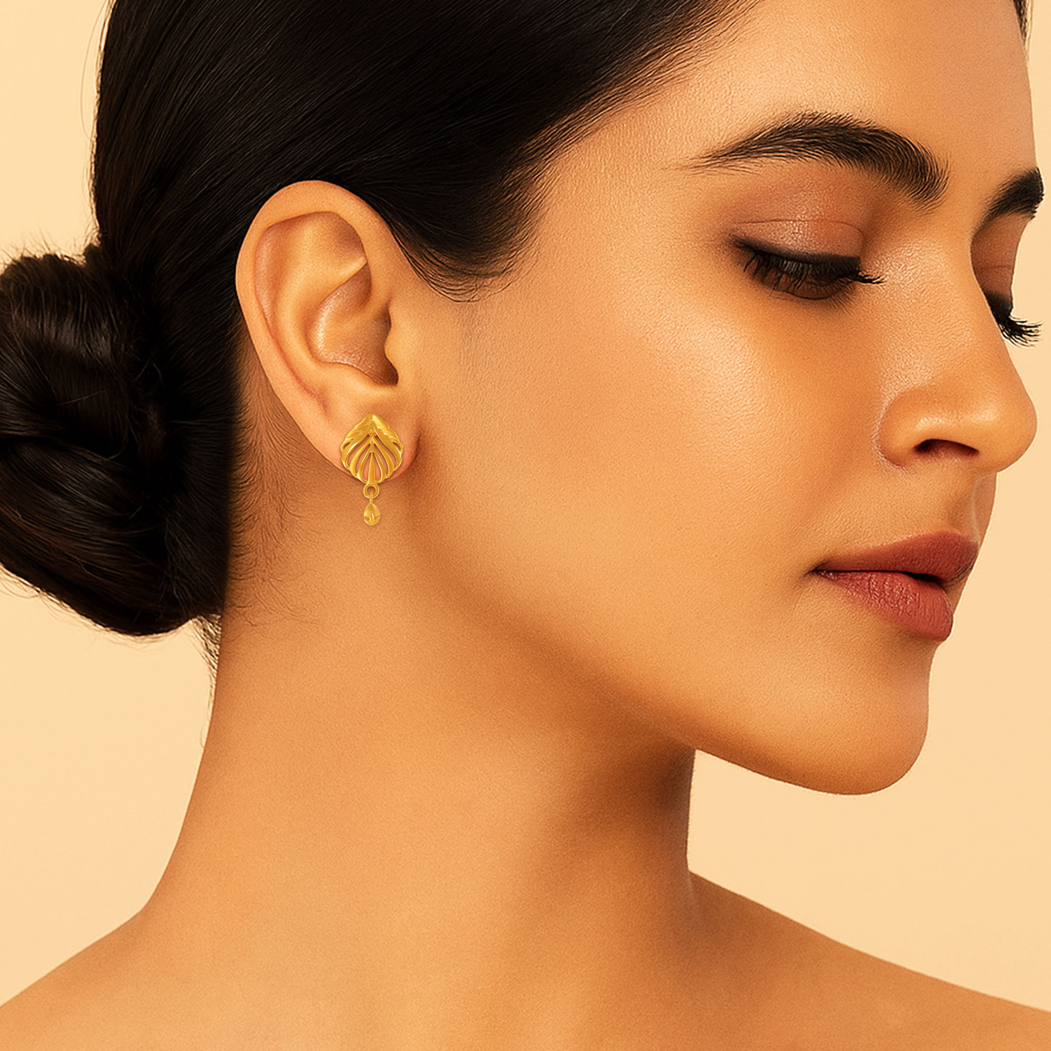 Nature’s Curve Gold Drop Earrings - Senco Gold and Diamonds