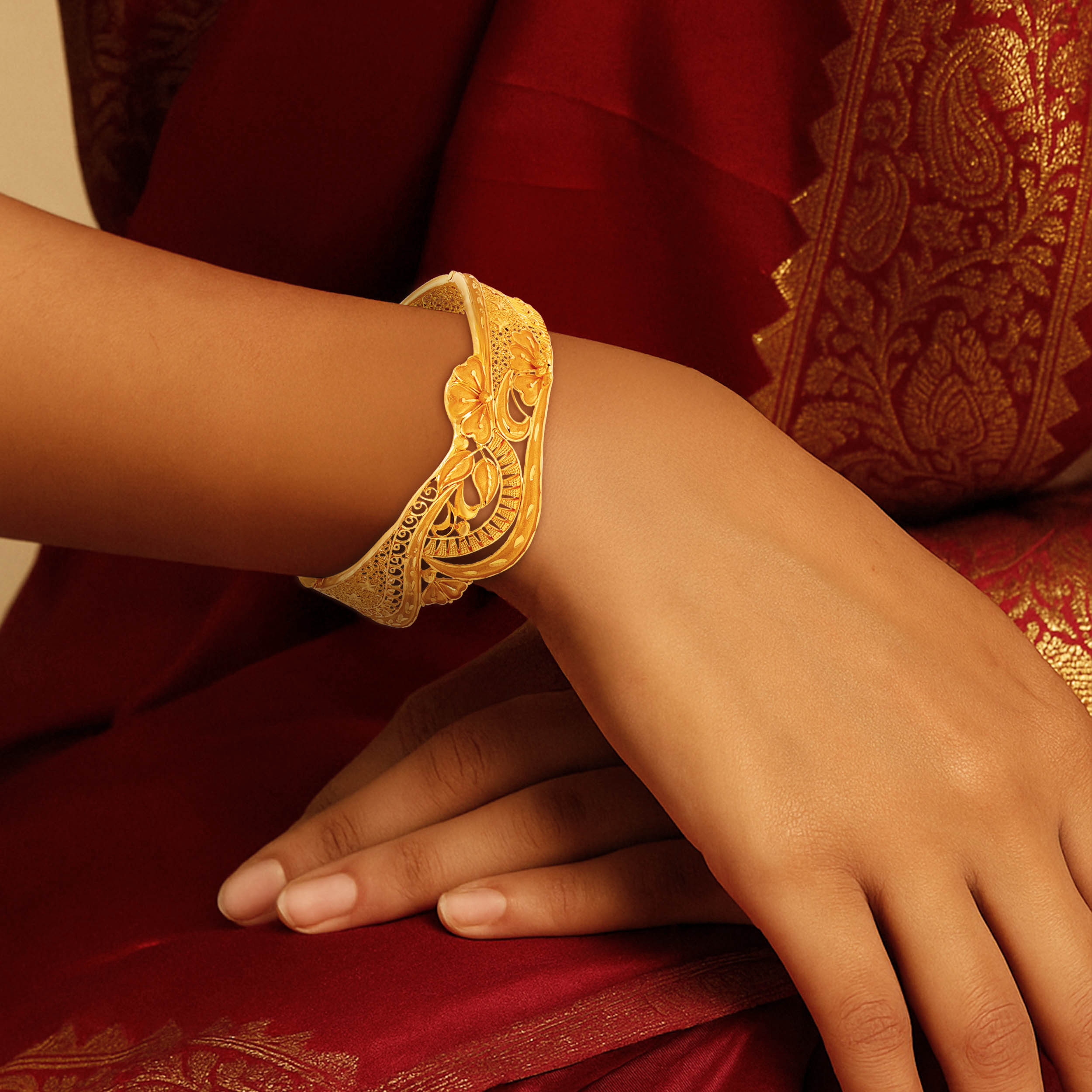 Curvy Karigari Gold Chur - Senco Gold and Diamonds