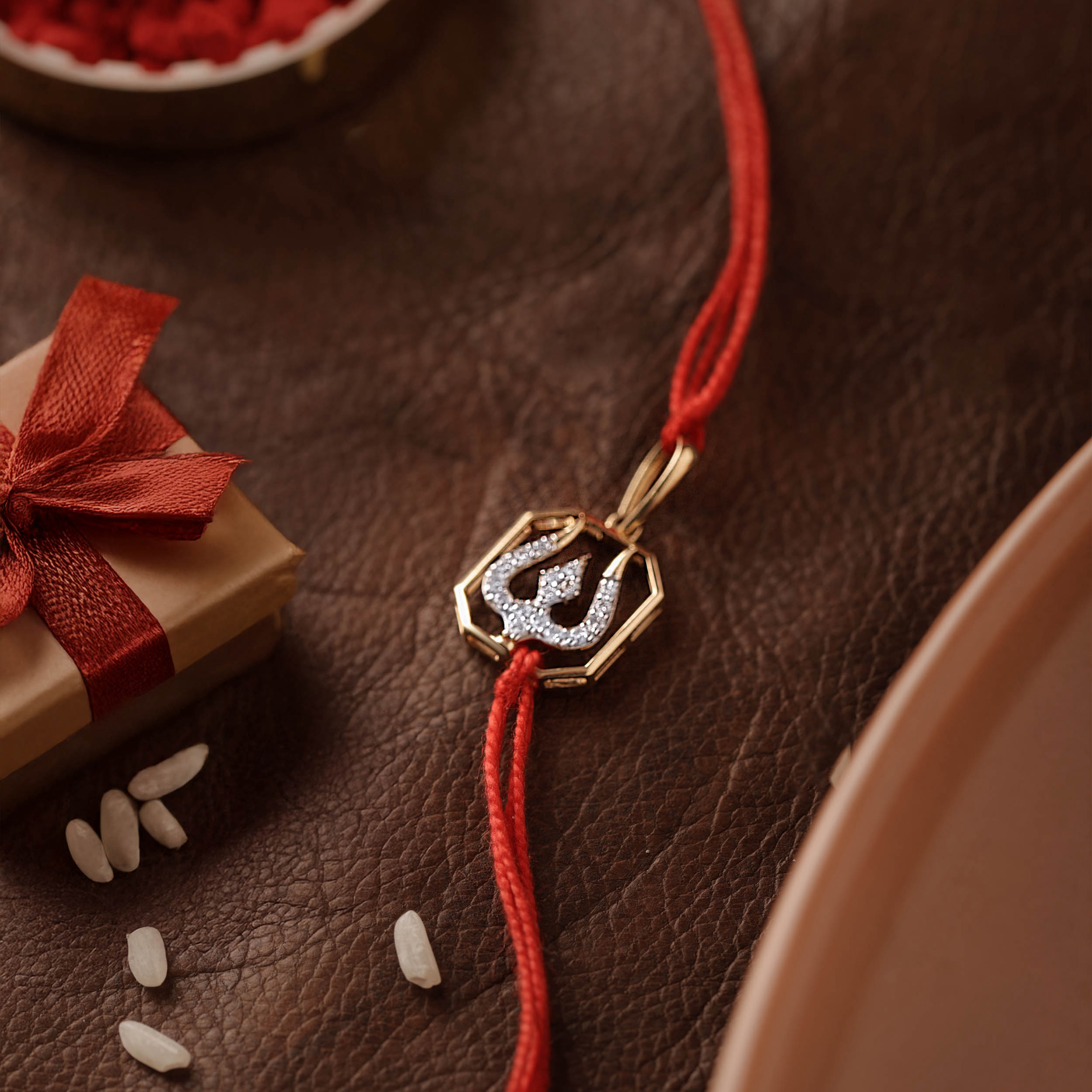 Trishul Radiance Diamond Rakhi Pendant - Senco Gold and Diamonds