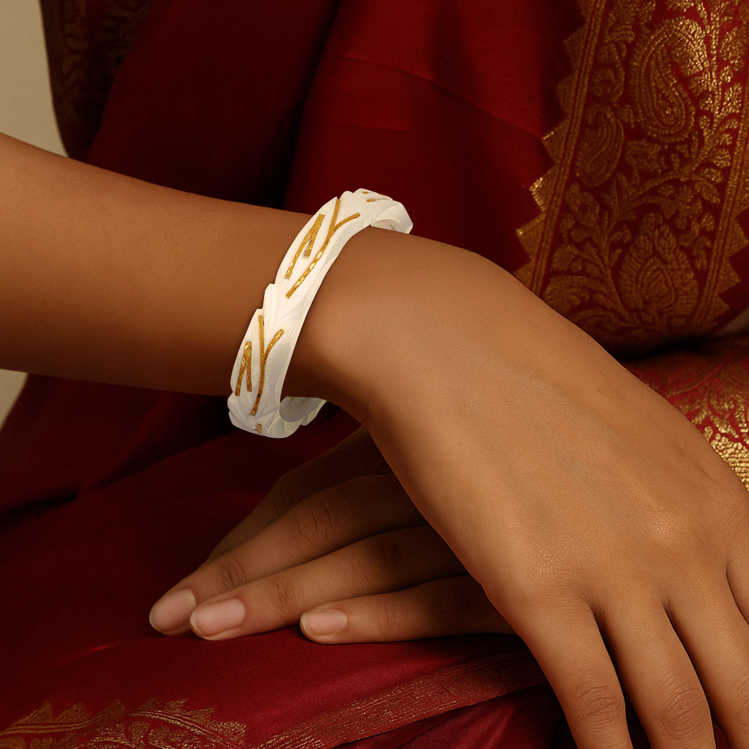 Sleek Heritage Gold Sankha Bangle - Senco Gold and Diamonds