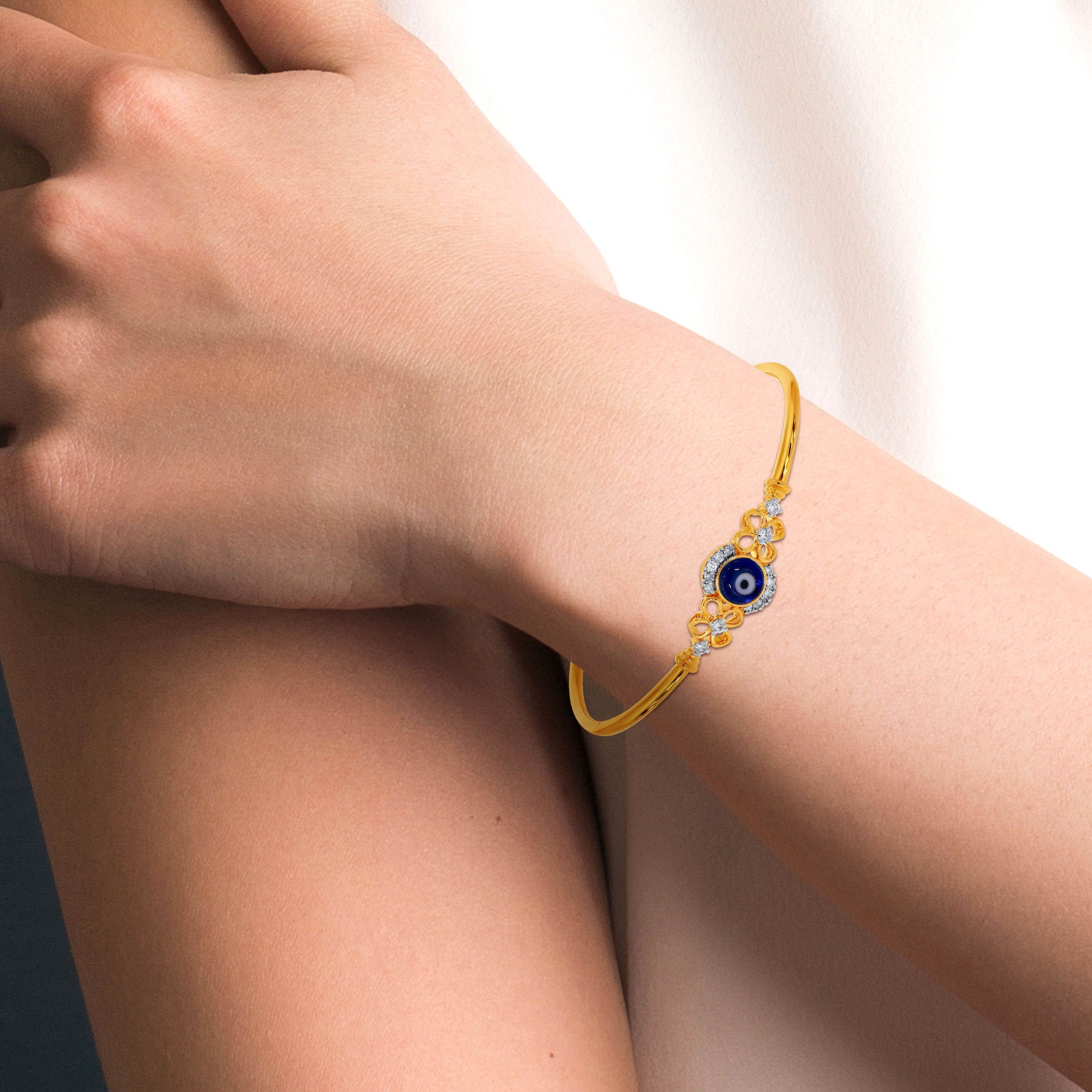 Serenity Shield Diamond Noa Bangle - Senco Gold and Diamonds
