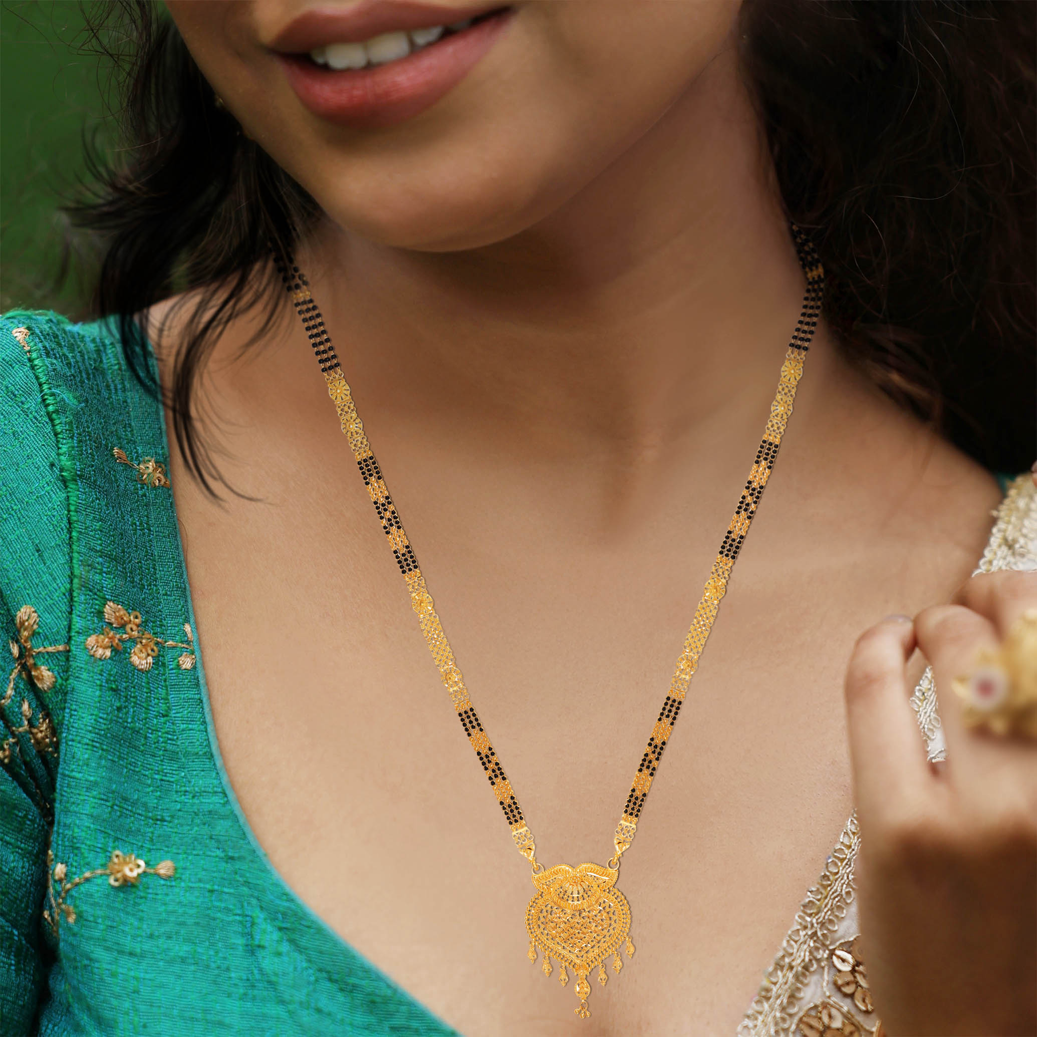 Bond of Love Gold Mangalsutra - Senco Gold and Diamonds