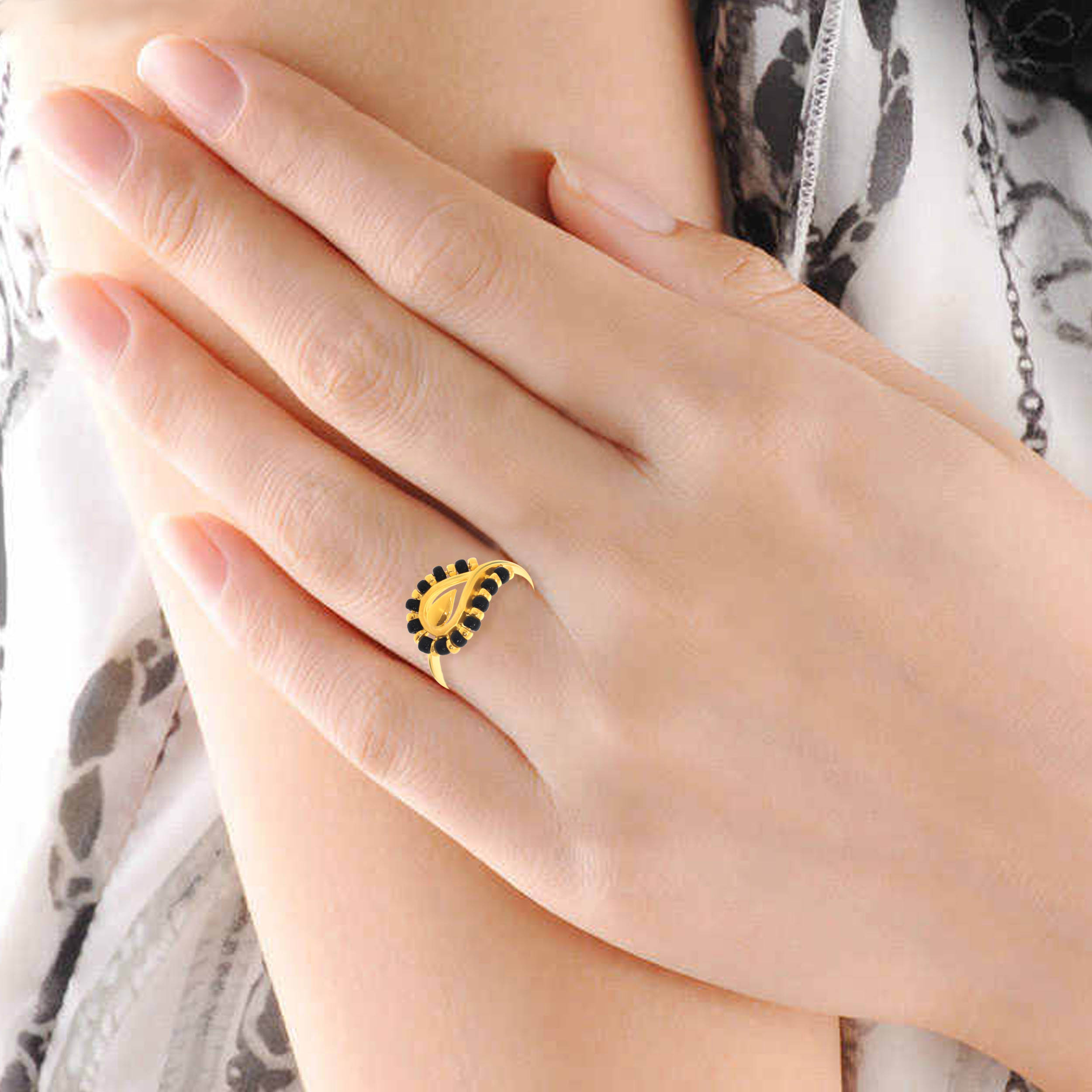 Artsy Droplet Gold Ring - Senco Gold and Diamonds