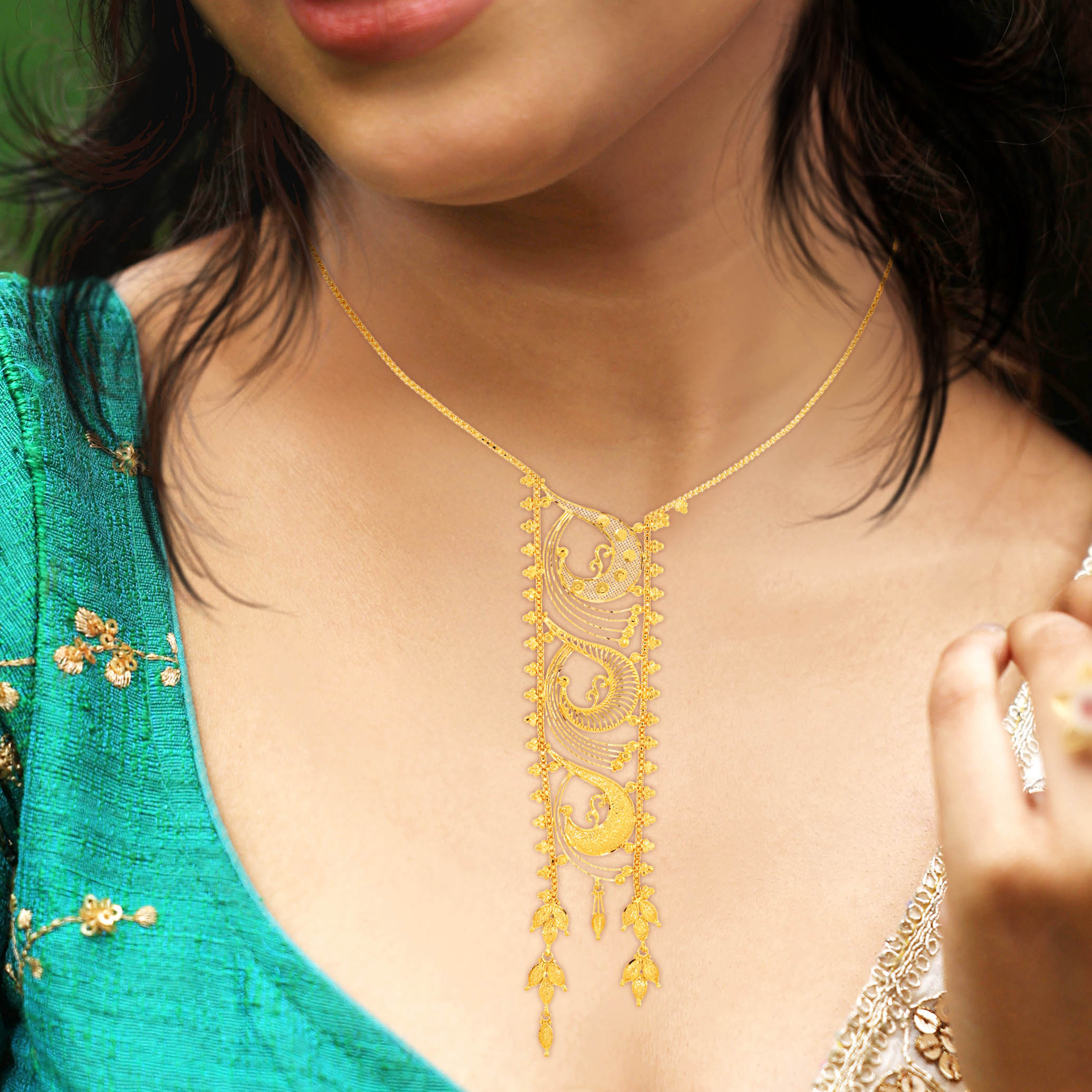 Radiant Drape Filigree Gold Necklace - Senco Gold and Diamonds