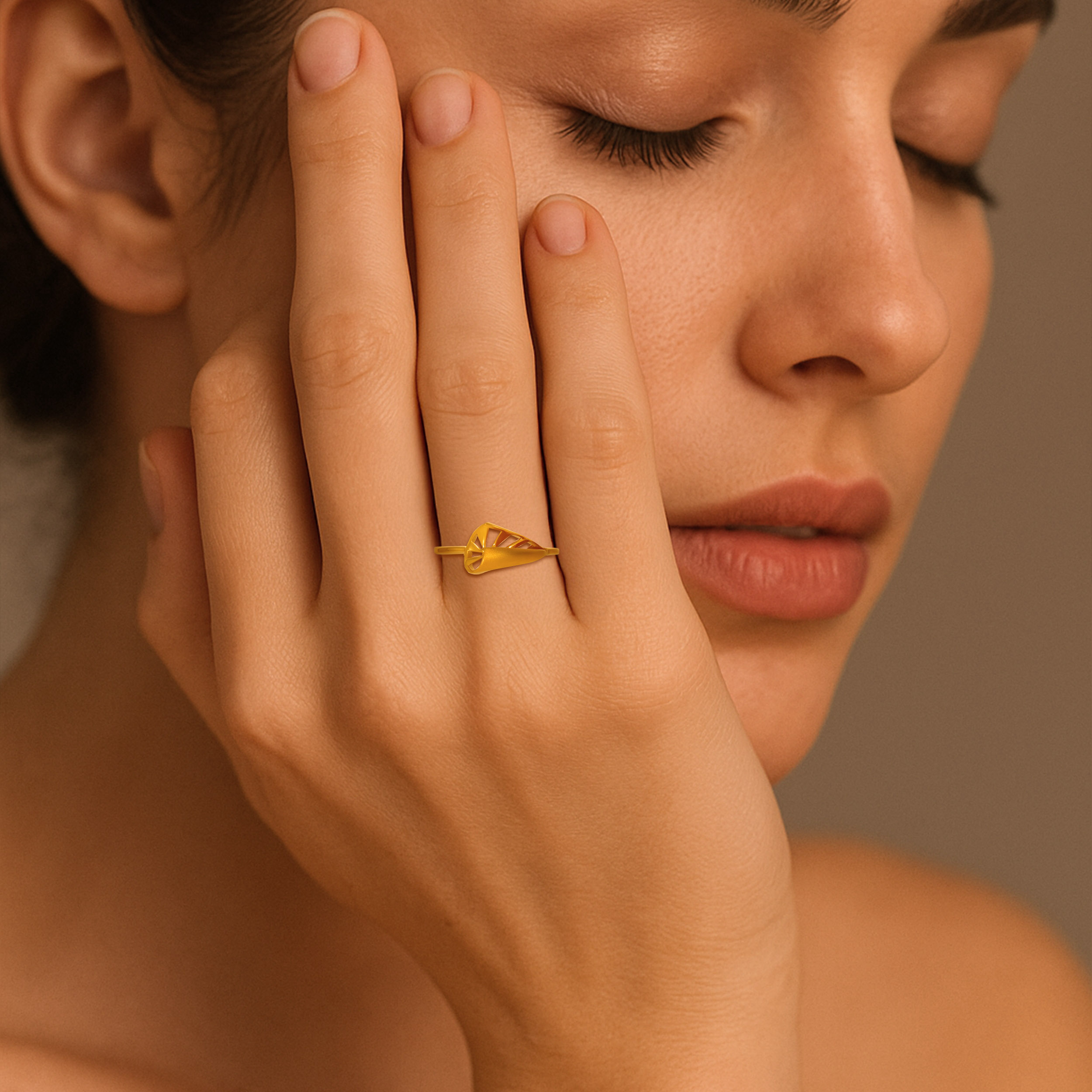 Radiant Petal Sweep Gold Ring - Senco Gold and Diamonds