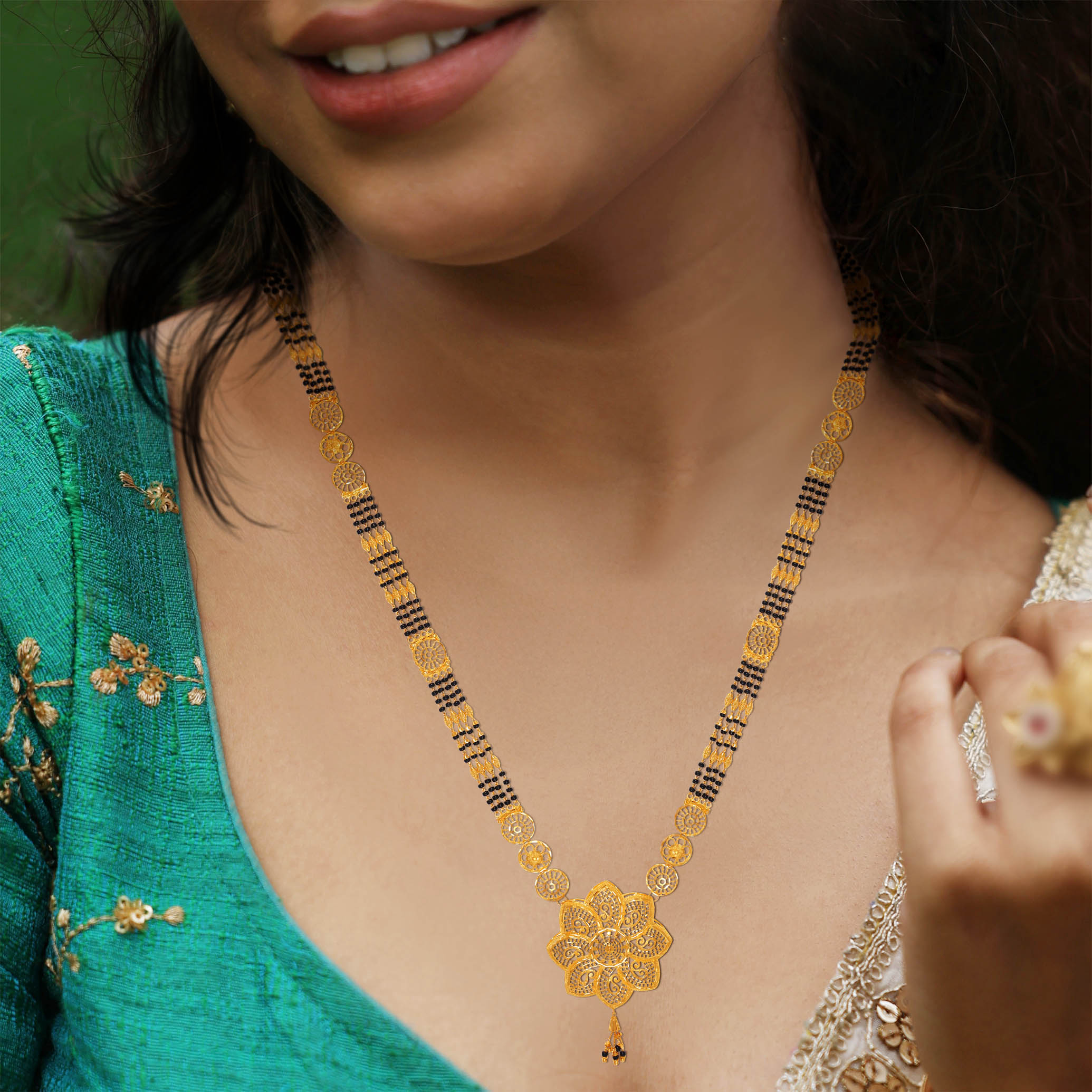 Harmony Love Gold Mangalsutra - Senco Gold and Diamonds