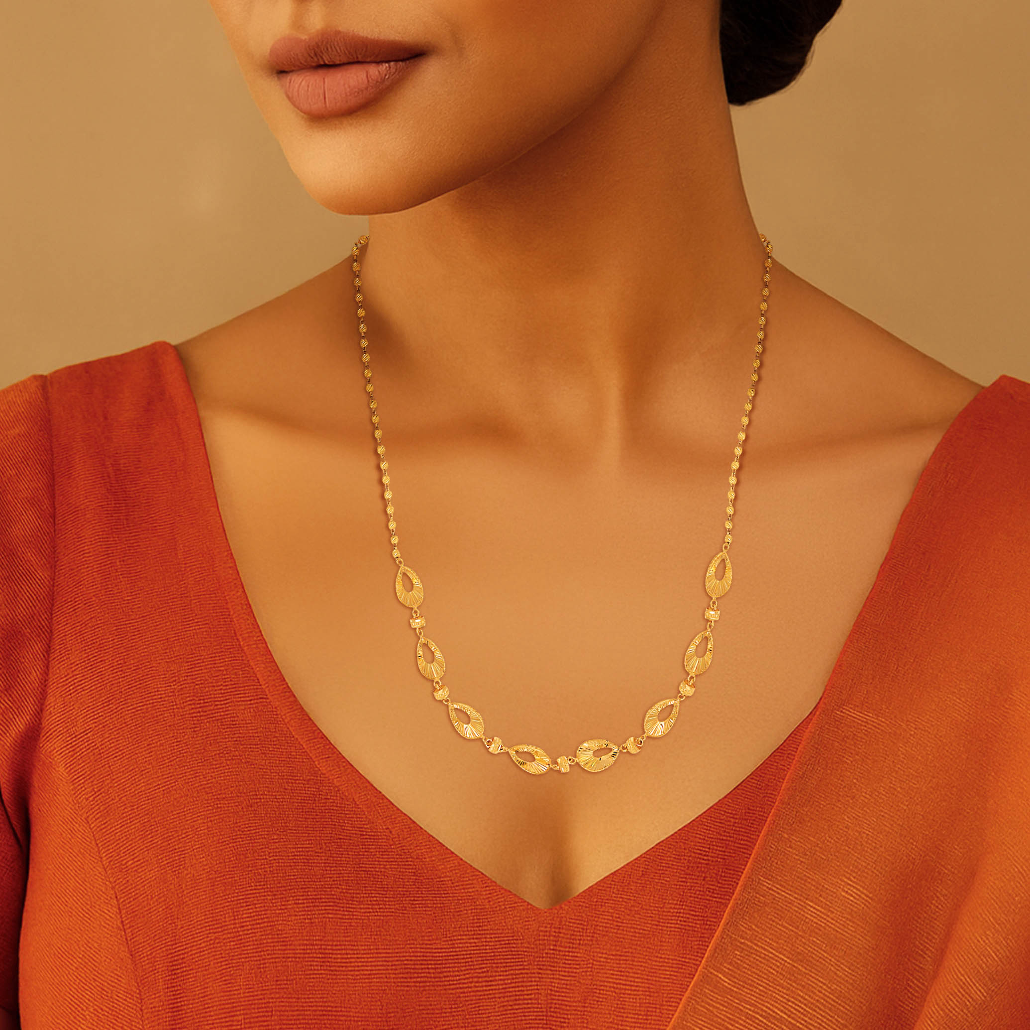 Lustrous Leaf Gold Chain - Senco Gold and Diamonds