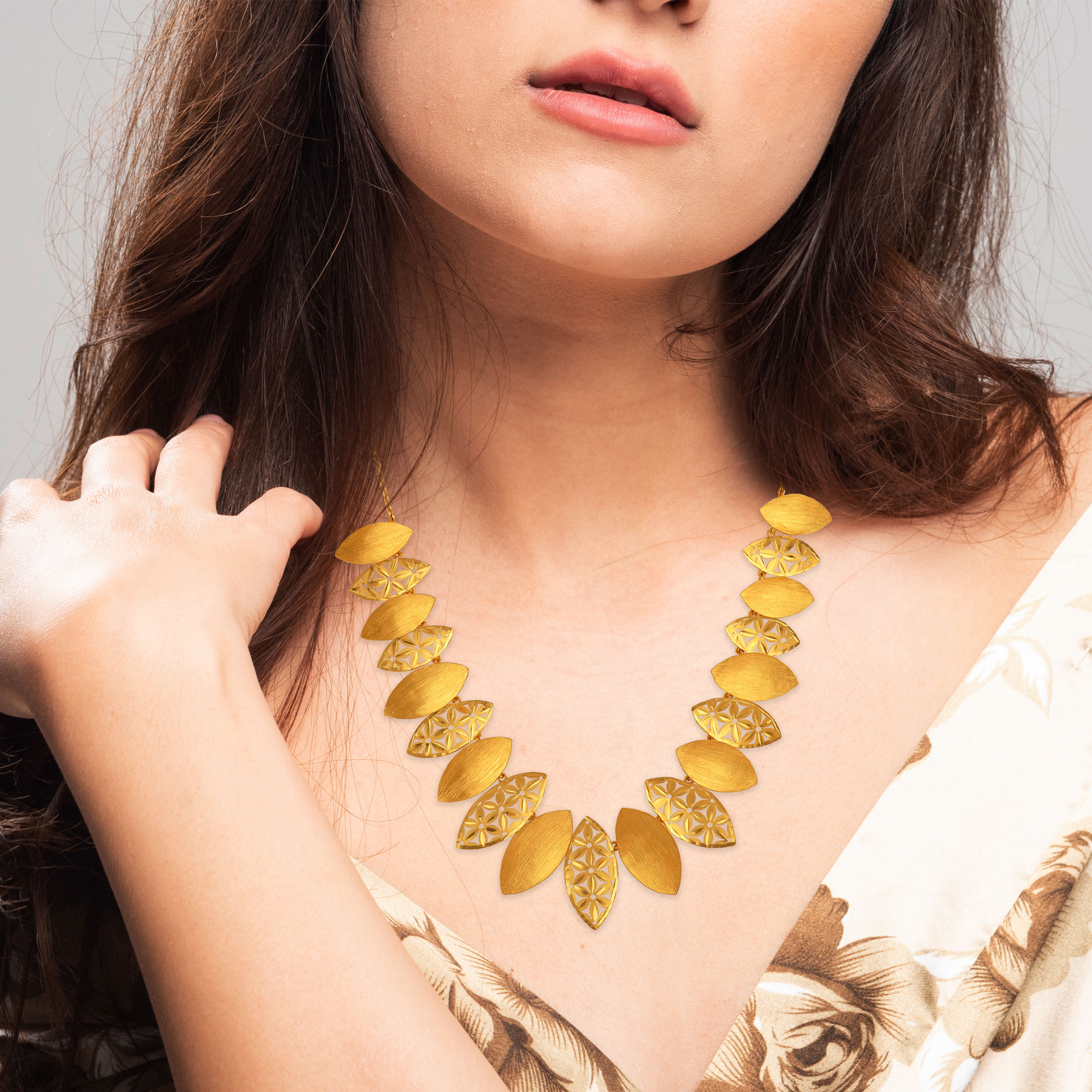 Lattice Leaf Gold Necklace - Senco Gold and Diamonds