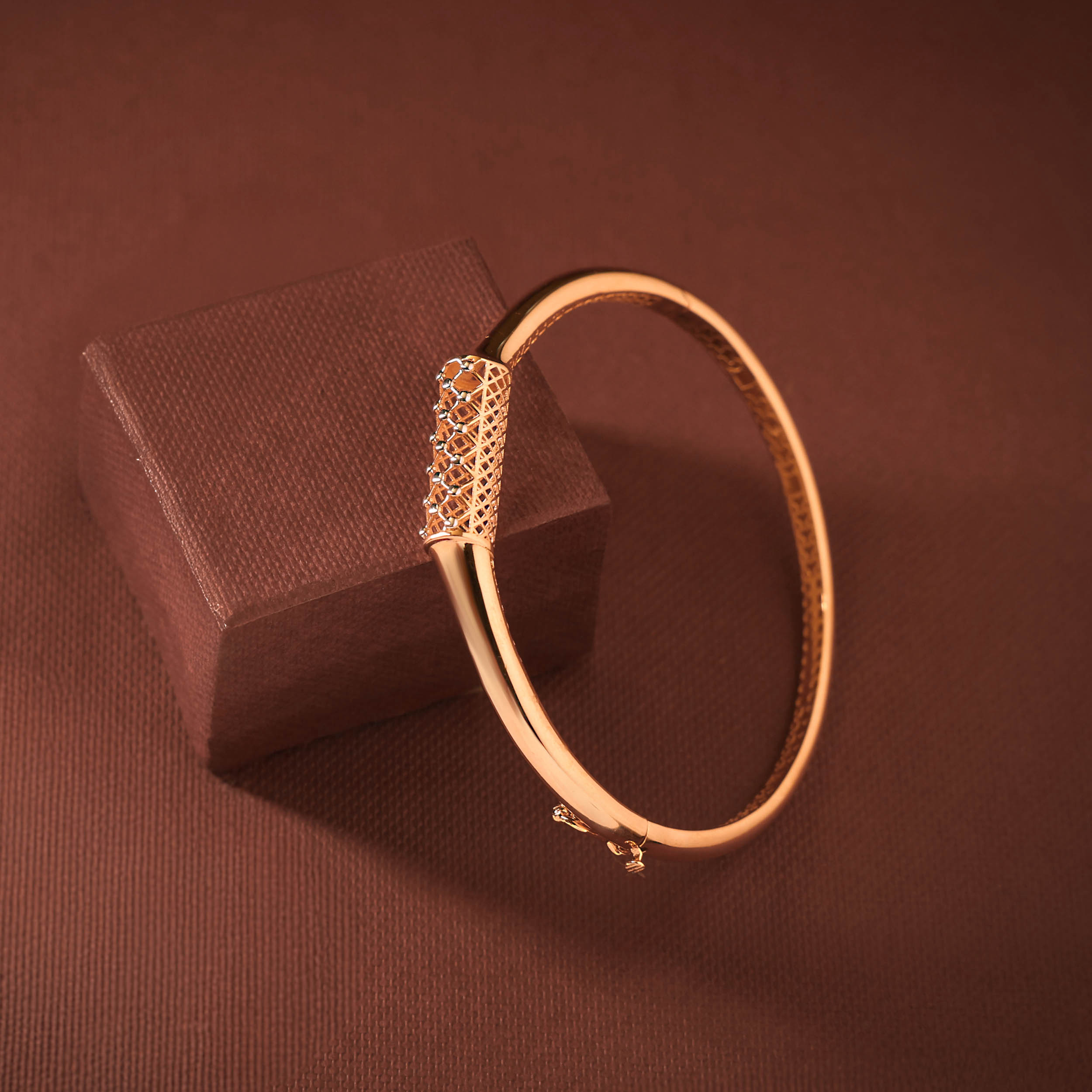 Lattice Rose Glamour Gold Chur Bangle - Senco Gold and Diamonds
