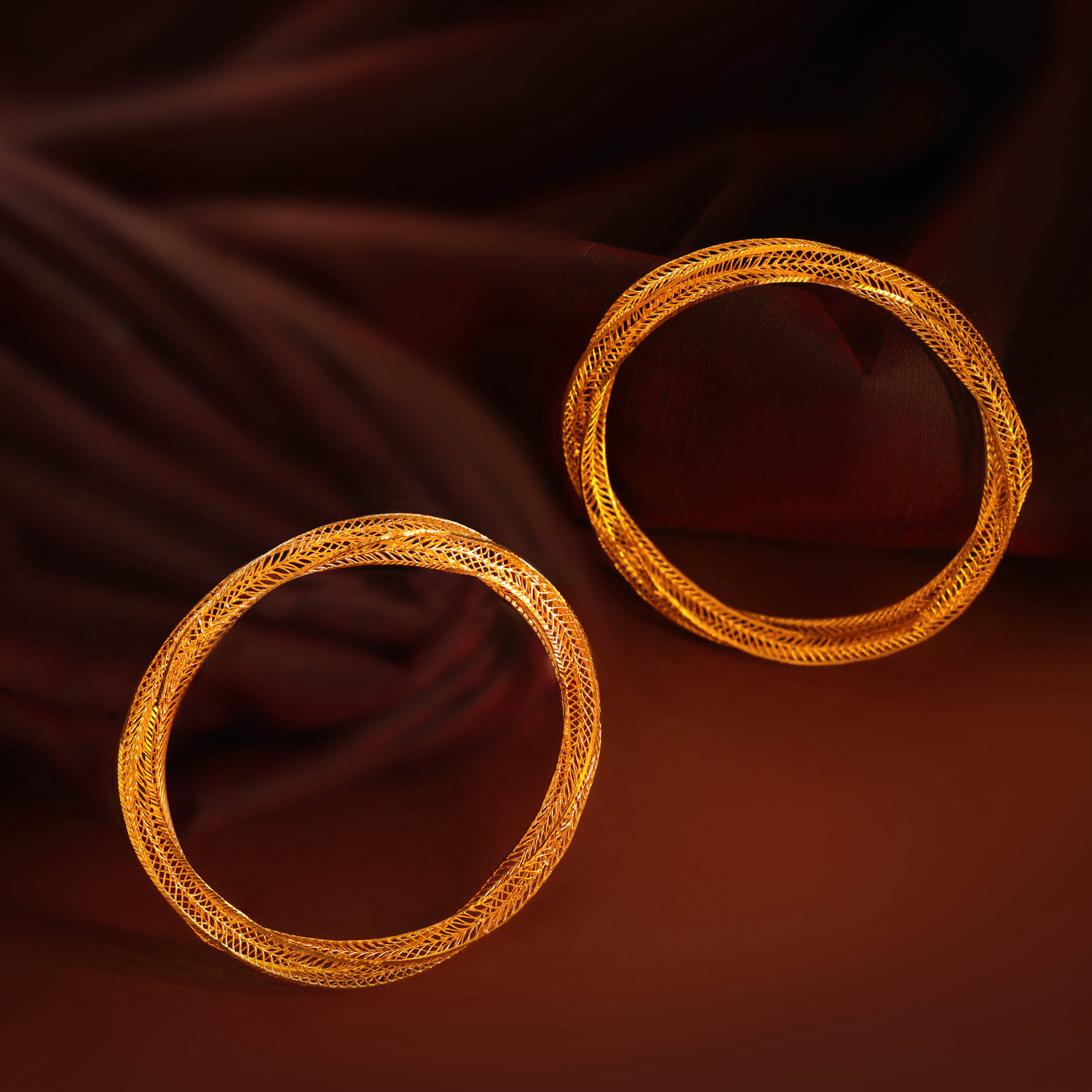 Ethereal Mesh Gold Chur Bangle - Senco Gold and Diamonds