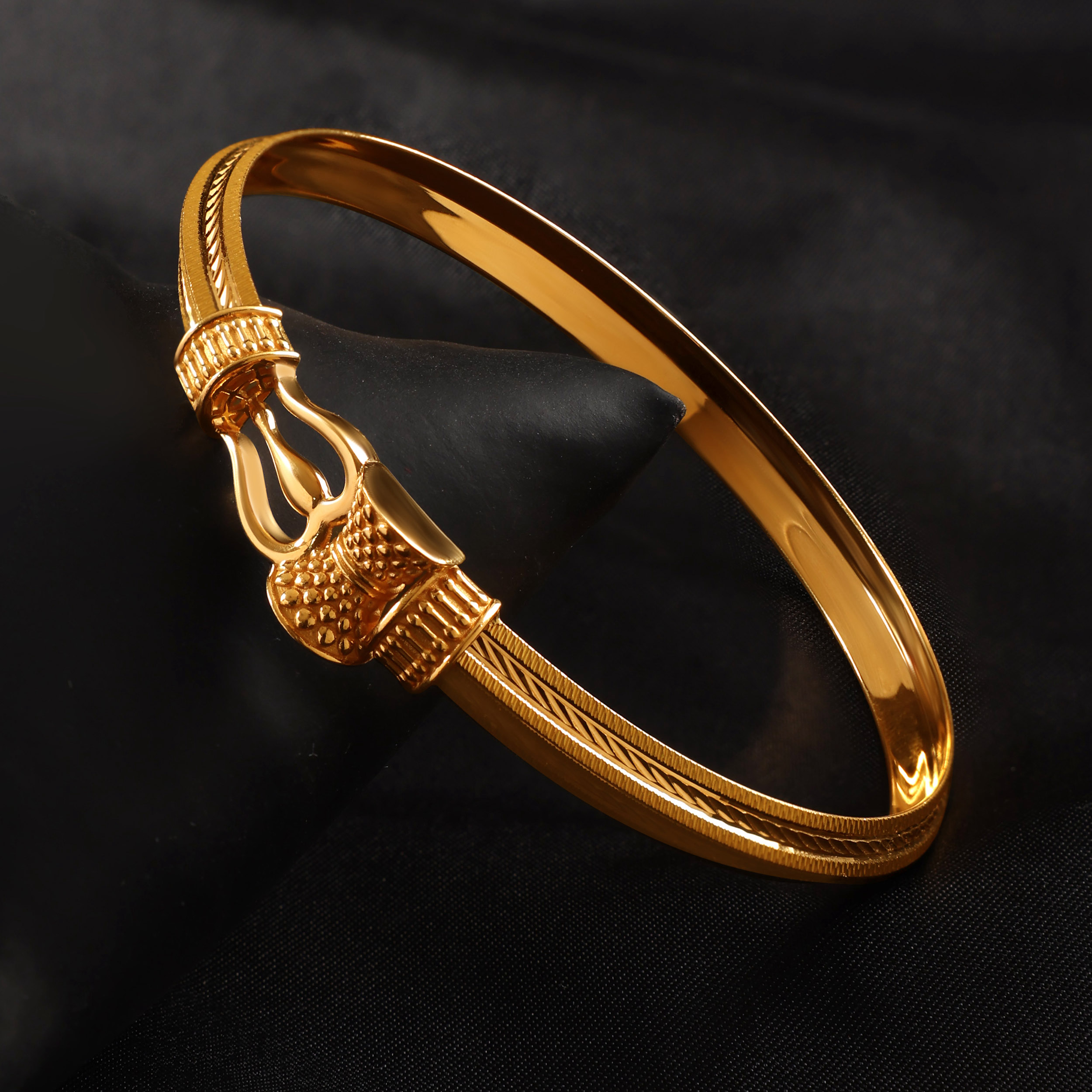 Statement Trident Gold Men's Kada - Senco Gold and Diamonds