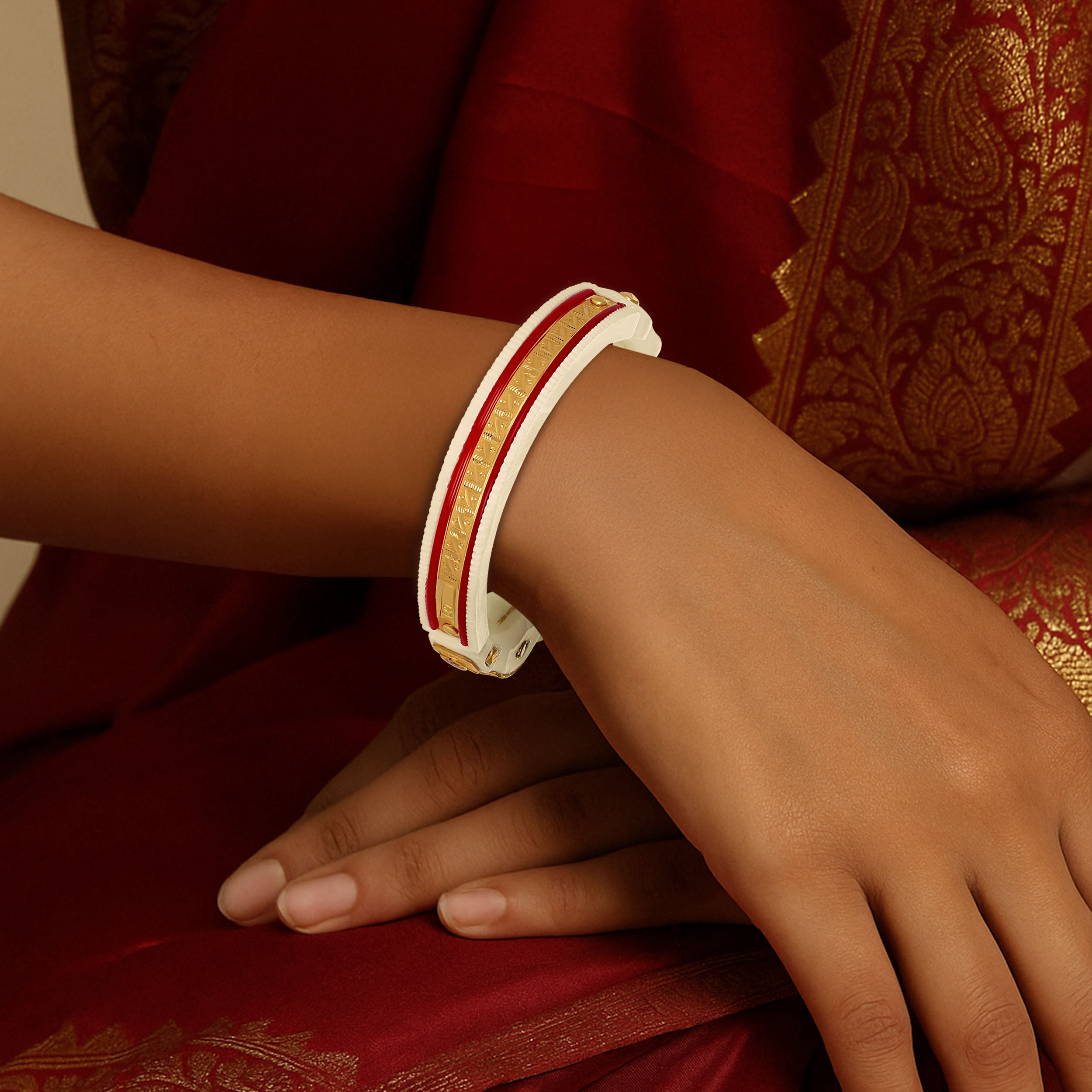 Graceful Fusion Gold Sankha Bangle - Senco Gold and Diamonds