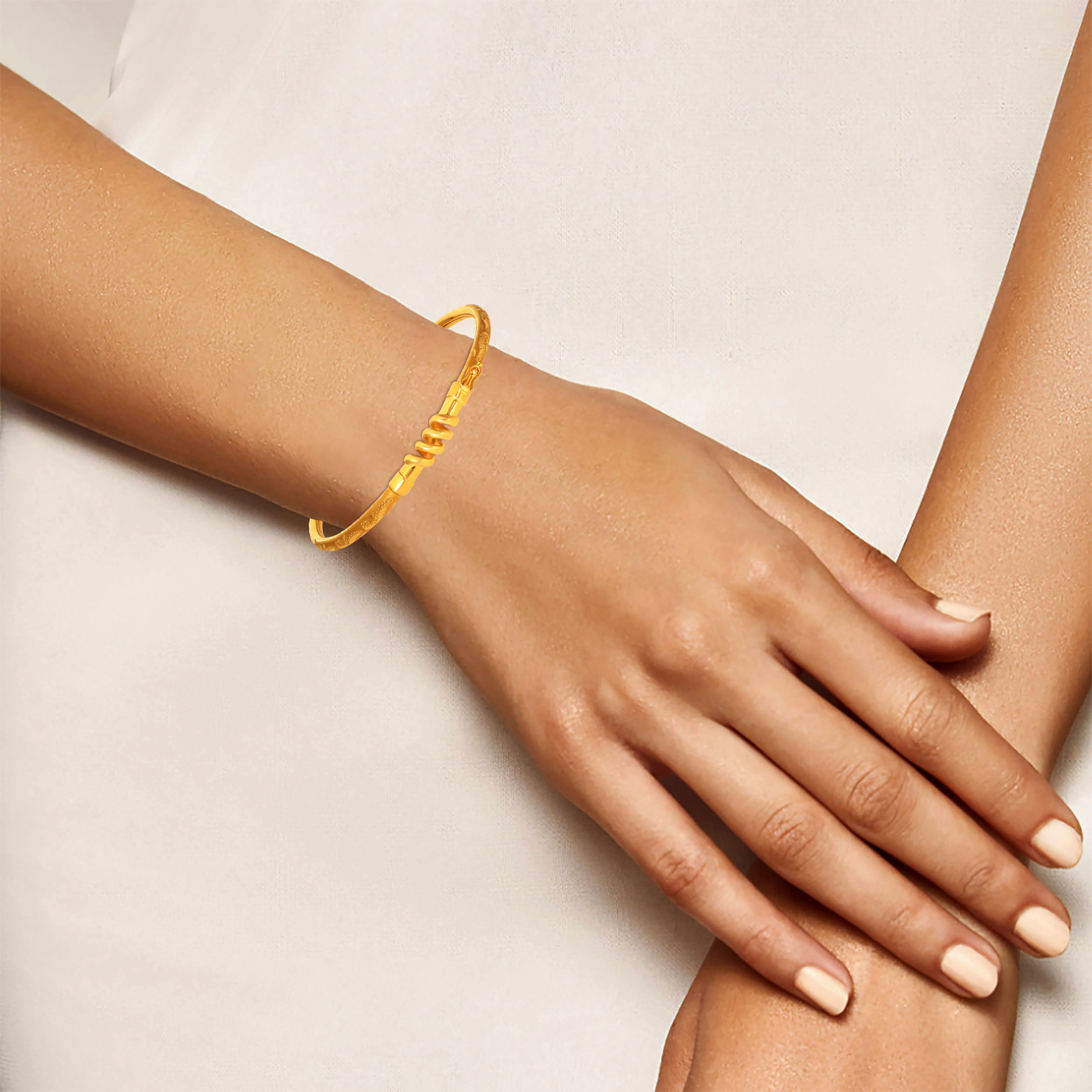 Versatile Seamless Gold Noa Bangle - Senco Gold and Diamonds