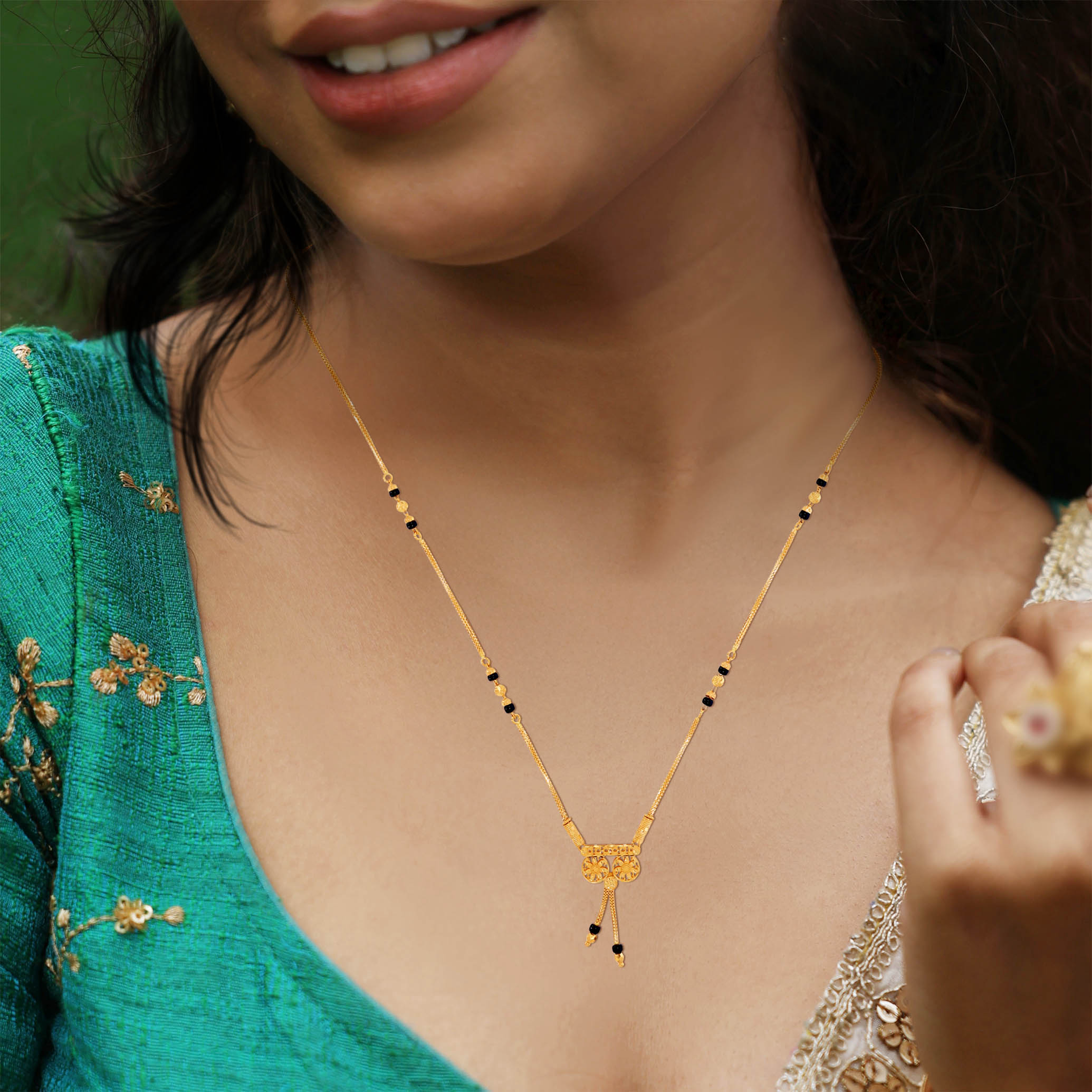 Sacred Charm Love Gold Mangalsutra - Senco Gold and Diamonds