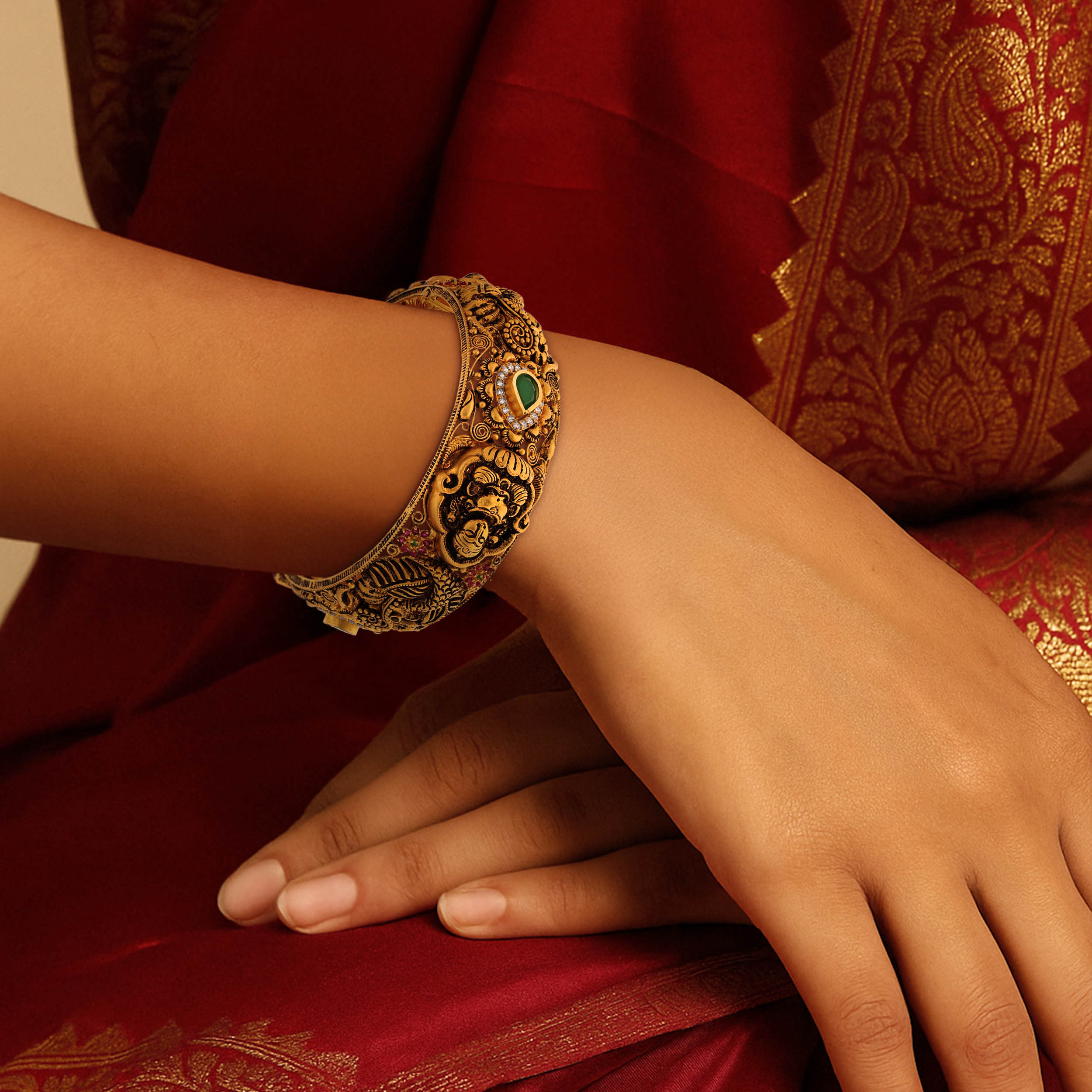 Majestic Aura Gold Chur Bangle - Senco Gold and Diamonds