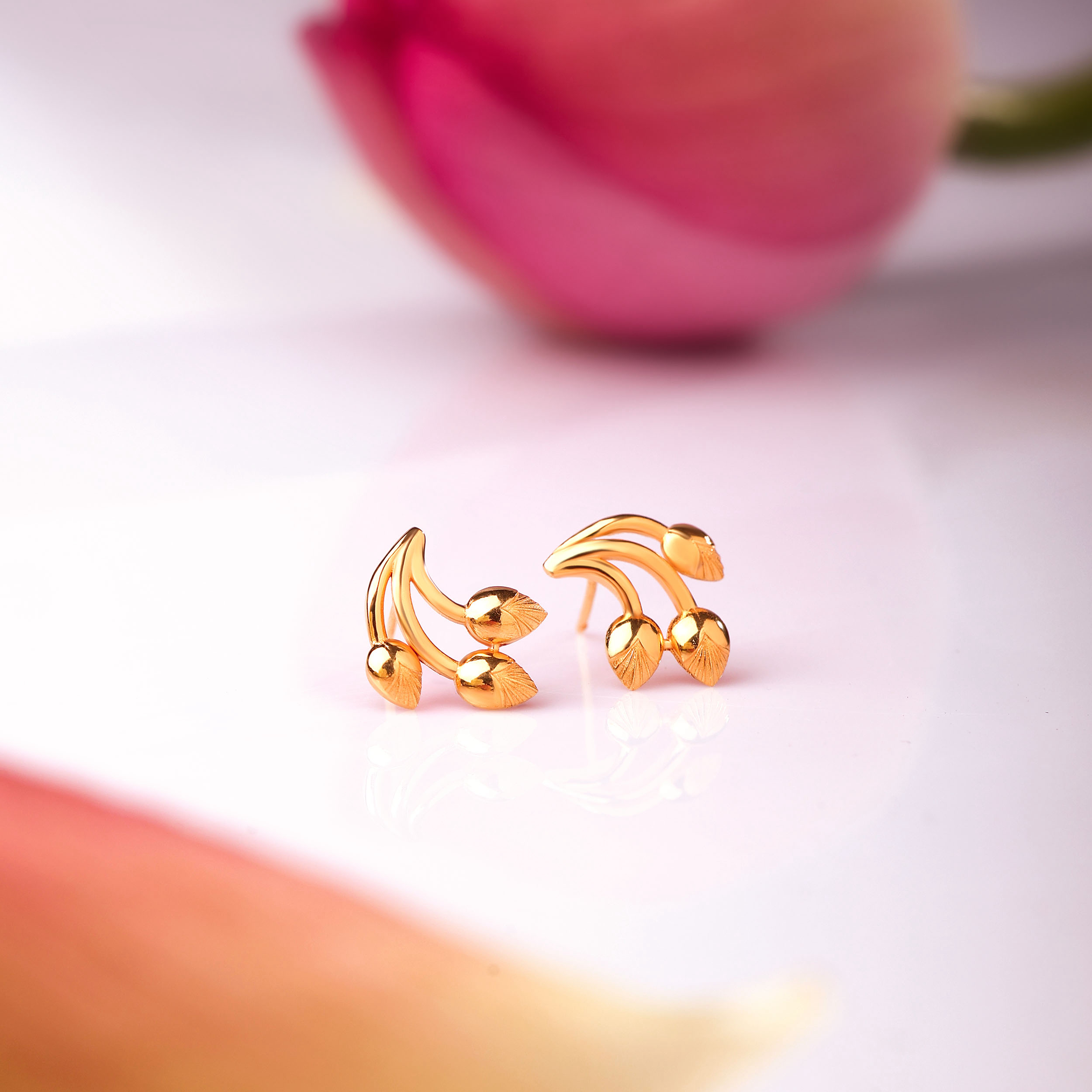 Radiant Leaf Gold Studs - Senco Gold and Diamonds