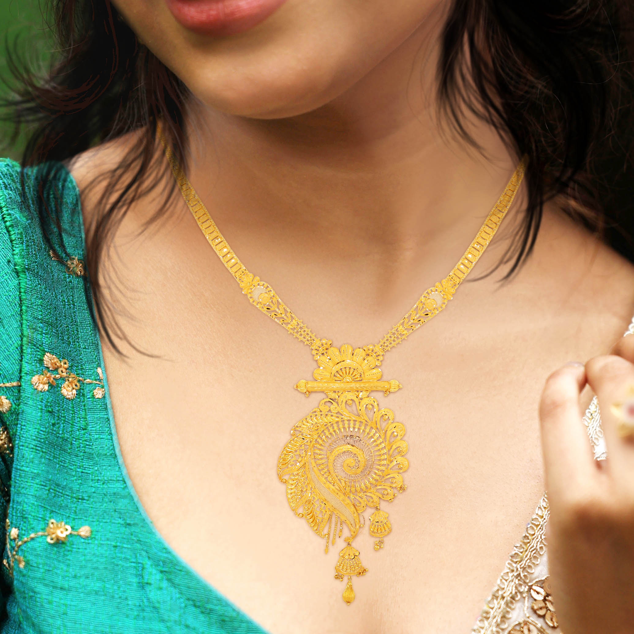 Artistic Whirl Gold Necklace - Senco Gold and Diamonds
