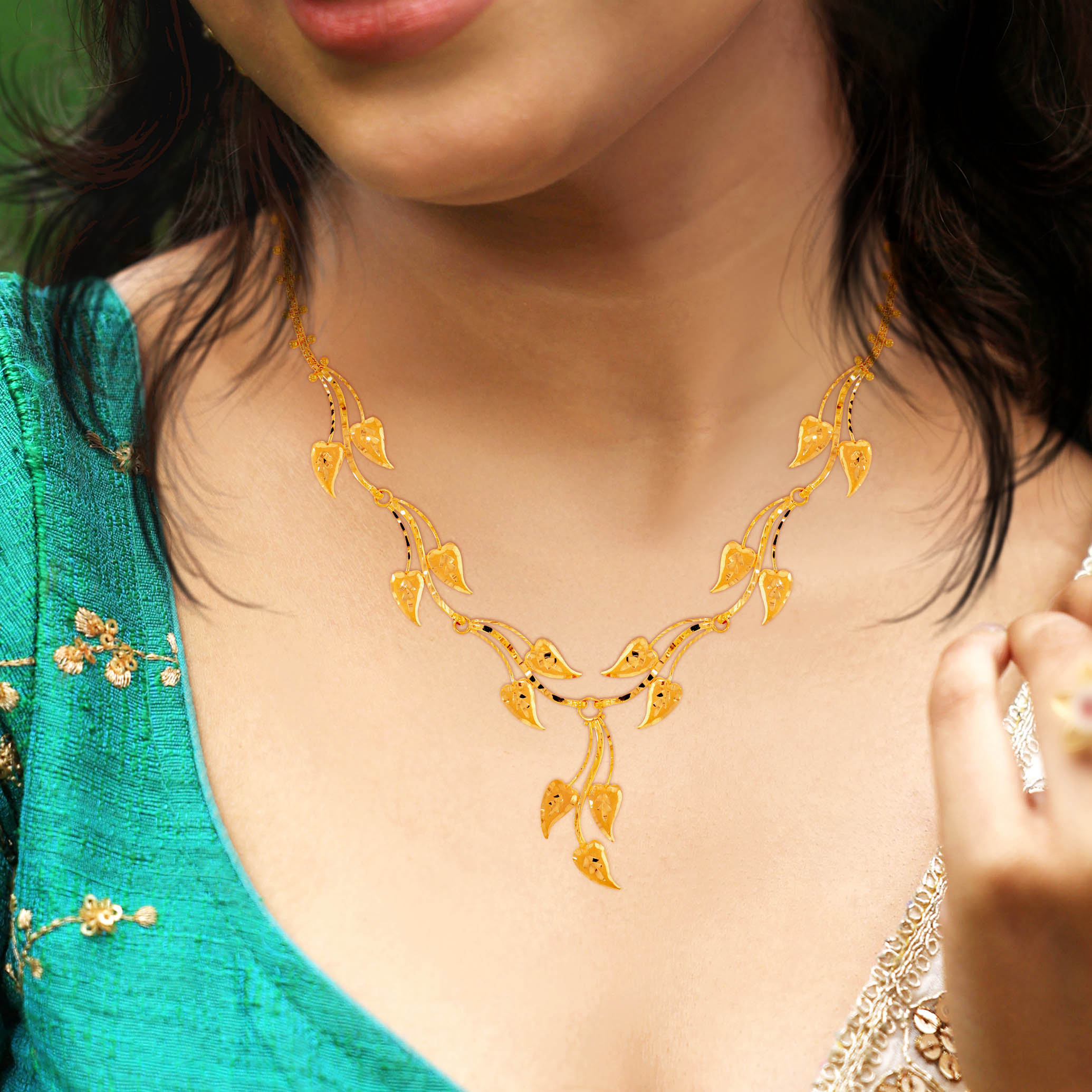 Flowing Vine Gold Necklace - Senco Gold and Diamonds