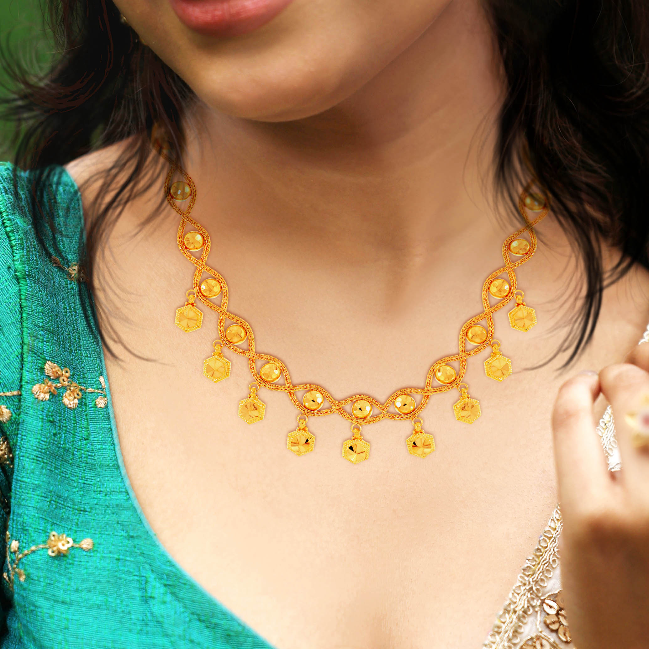 Gleaming Festive Gold Necklace - Senco Gold and Diamonds