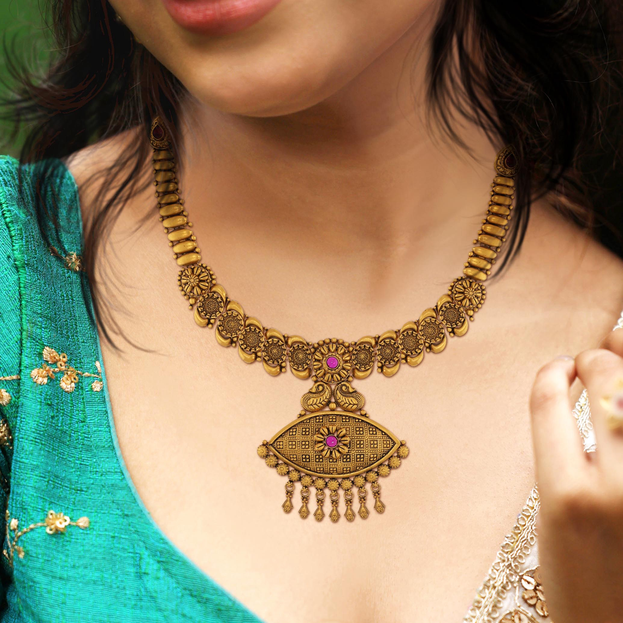 Vintage Grandeur Gold Necklace - Senco Gold and Diamonds