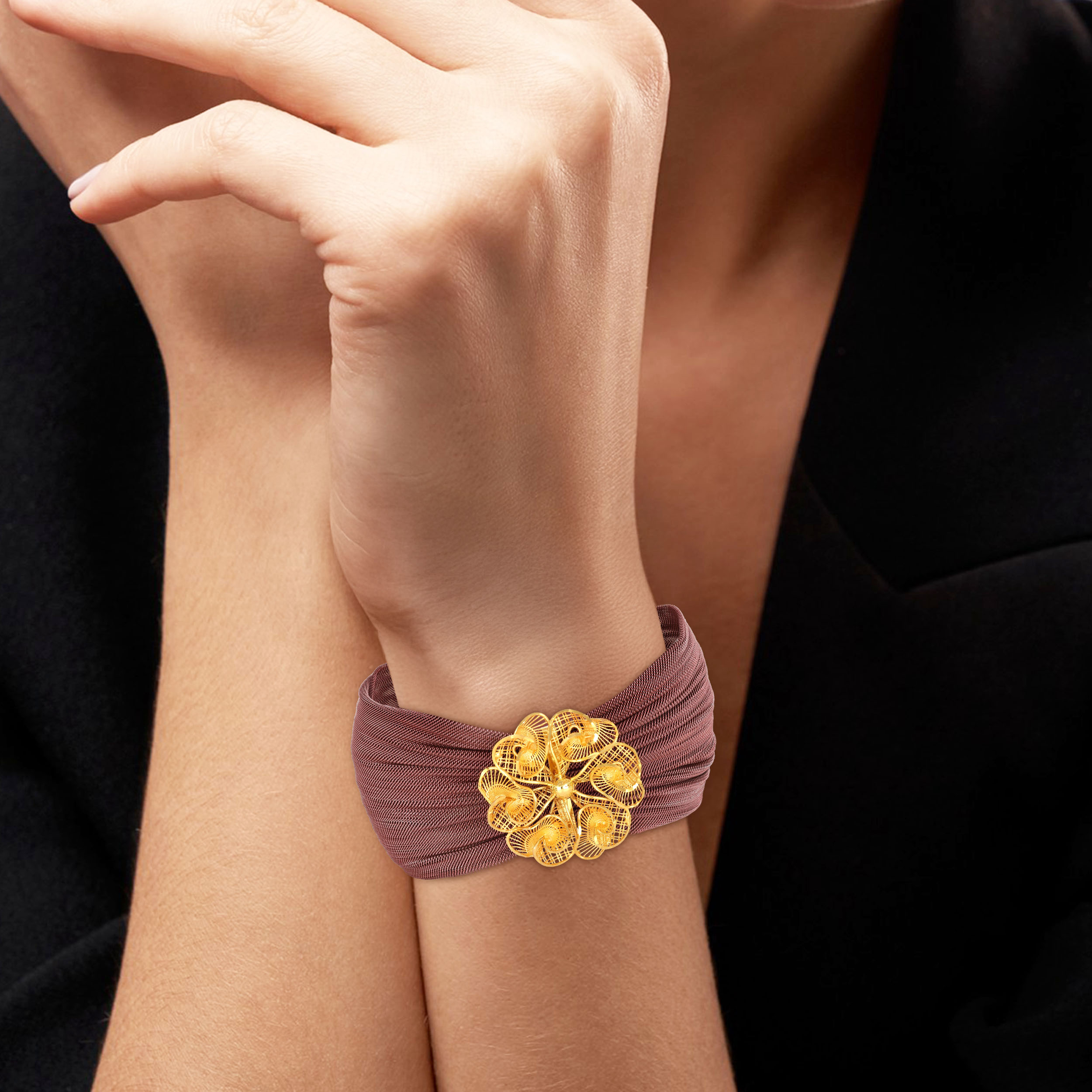 Mauve Mesh Artistry Gold Chur Bangle - Senco Gold and Diamonds