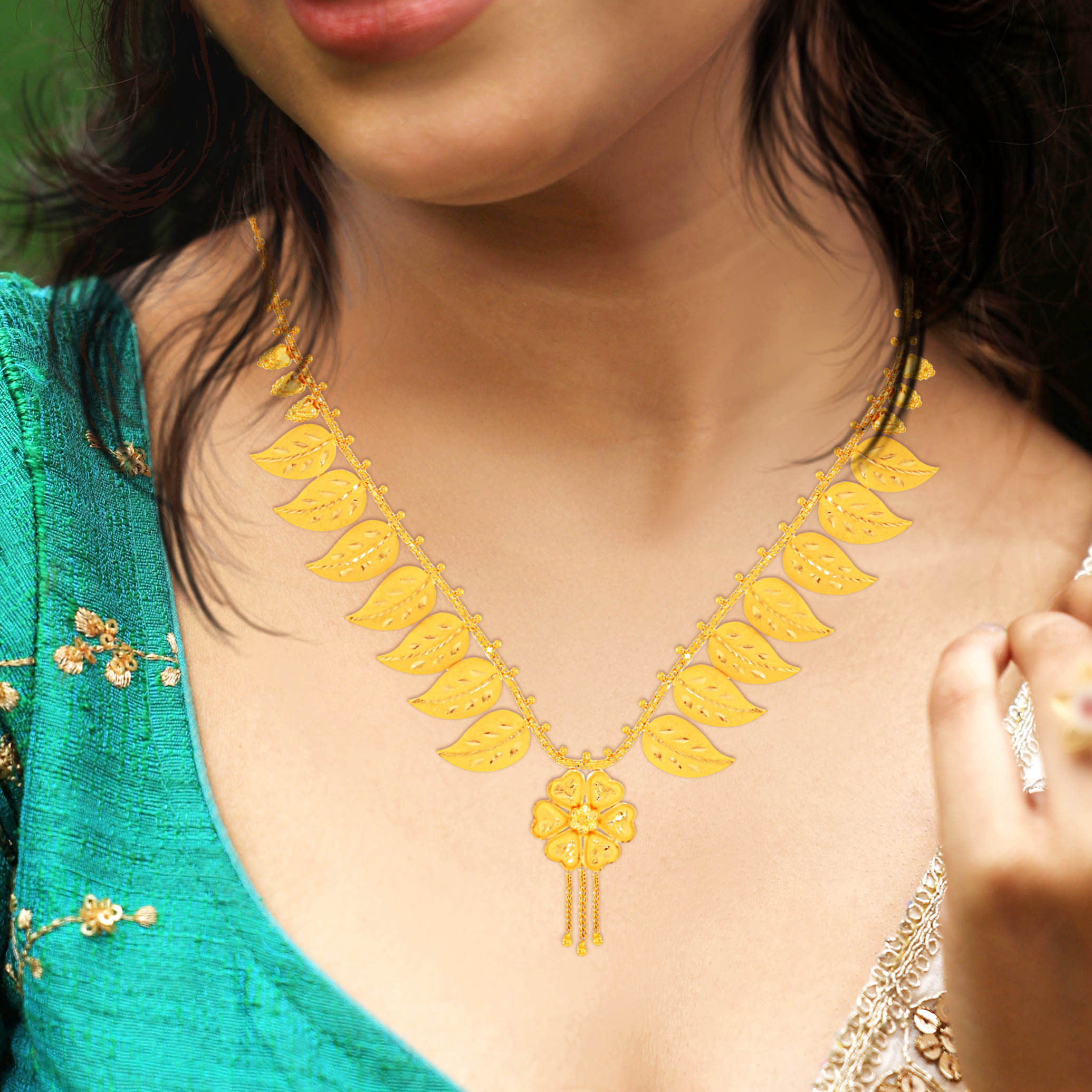 Foliage and Bloom Gold Necklace - Senco Gold and Diamonds