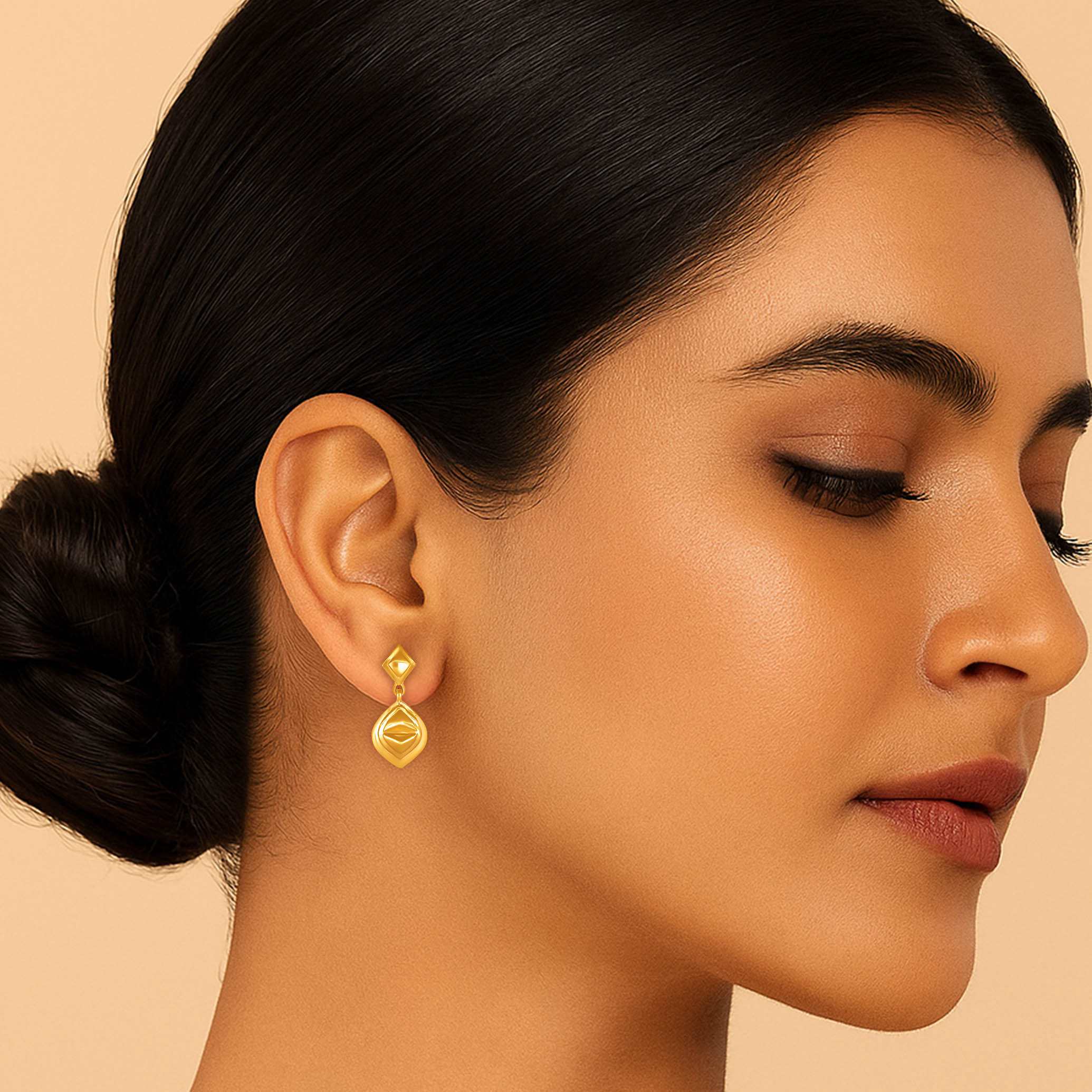 Sculpted Gleam Gold Drop Earrings - Senco Gold and Diamonds