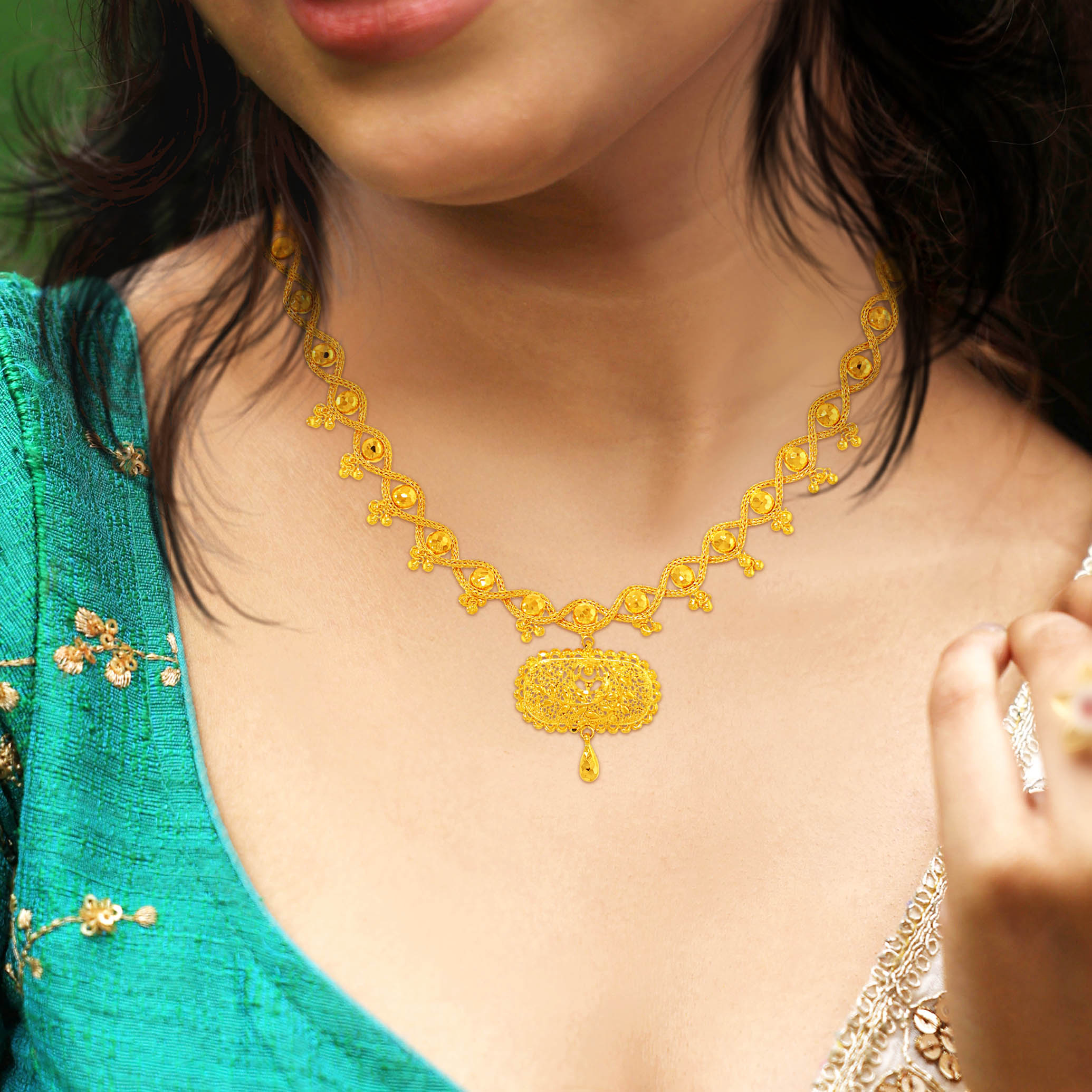 Petal Loop Gold Necklace - Senco Gold and Diamonds