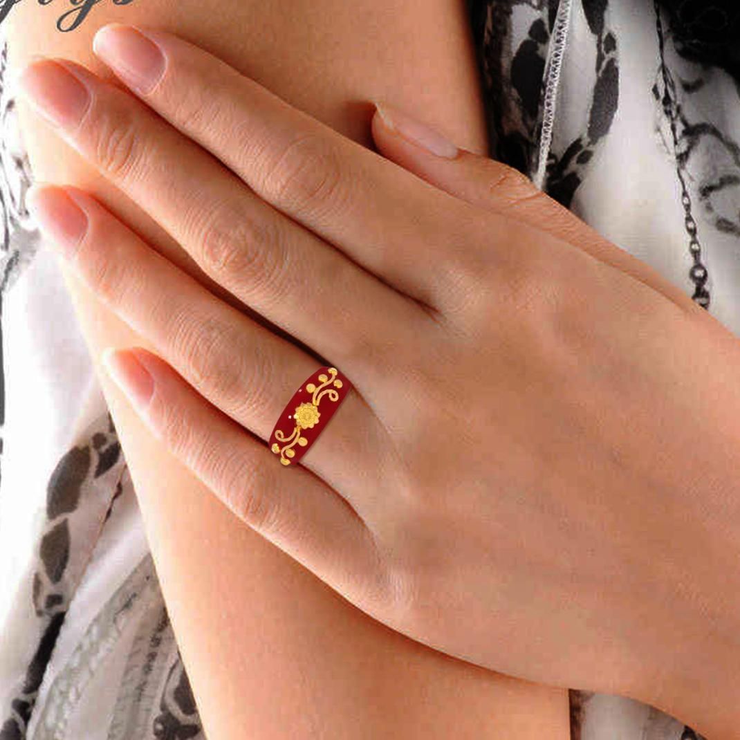 Graceful Curvy Gold Pola Ring alternate view 2