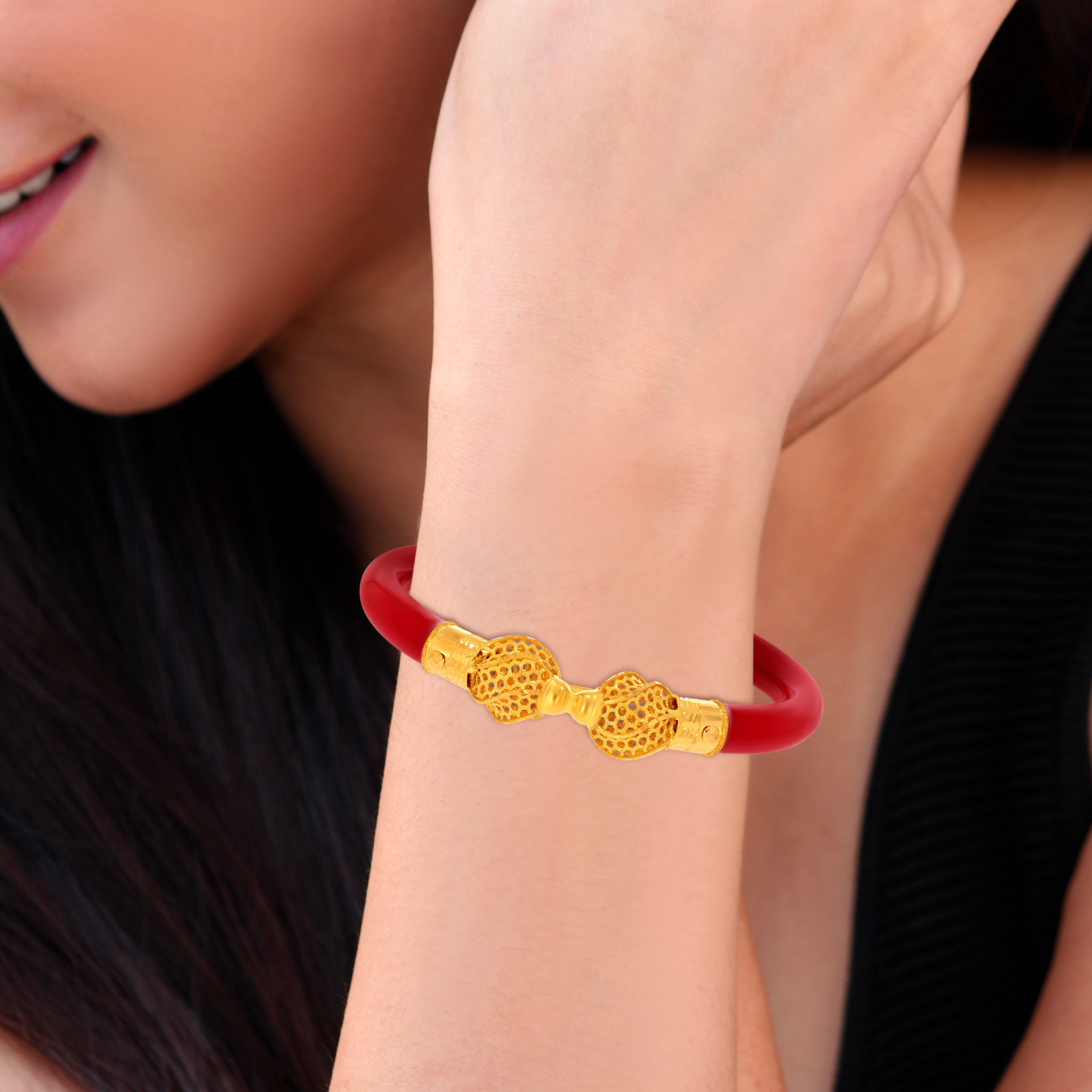 Graceful Vermilion Gold Mukh Pola Bangle - Senco Gold and Diamonds