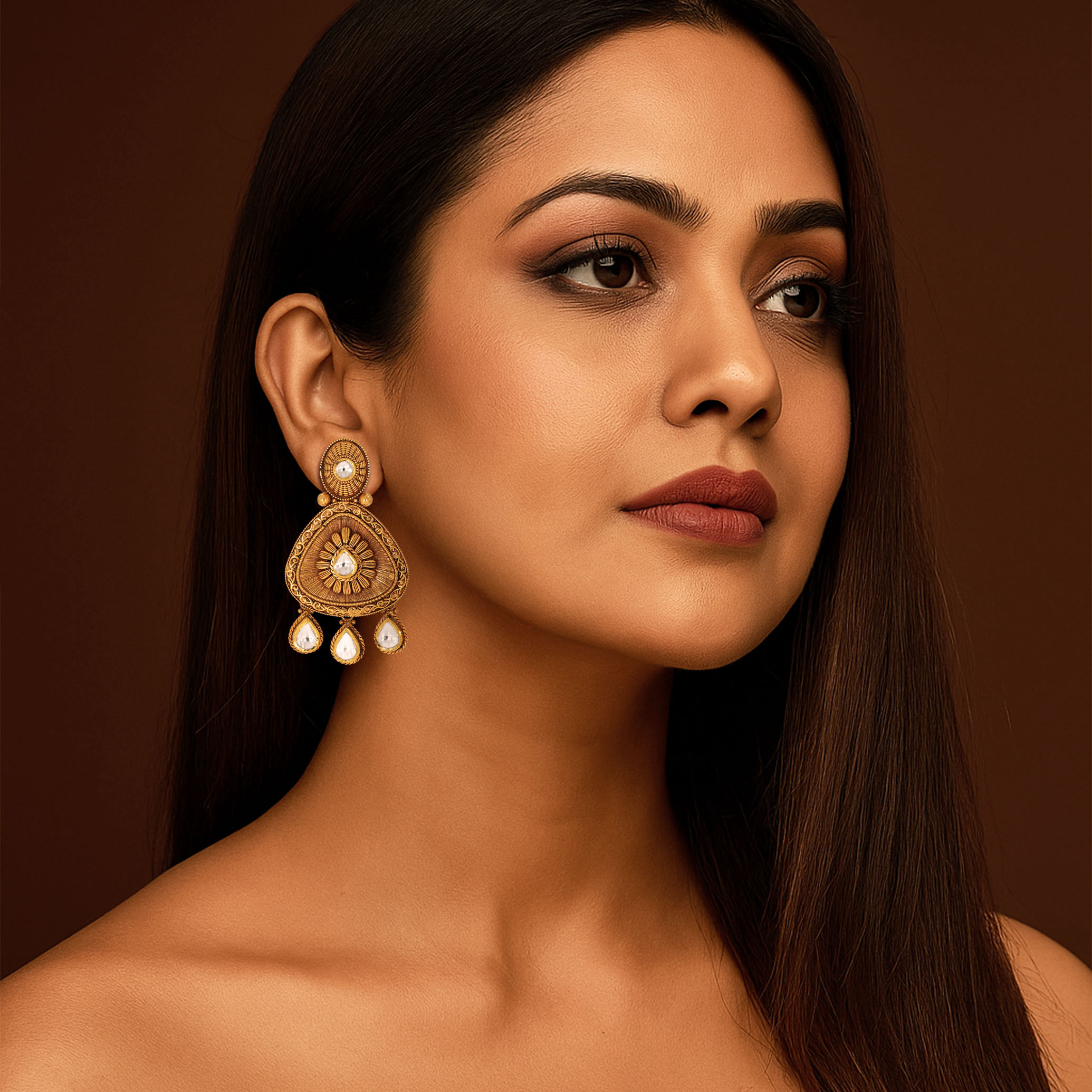 Majesty Kundan Gold Earrings - Senco Gold and Diamonds