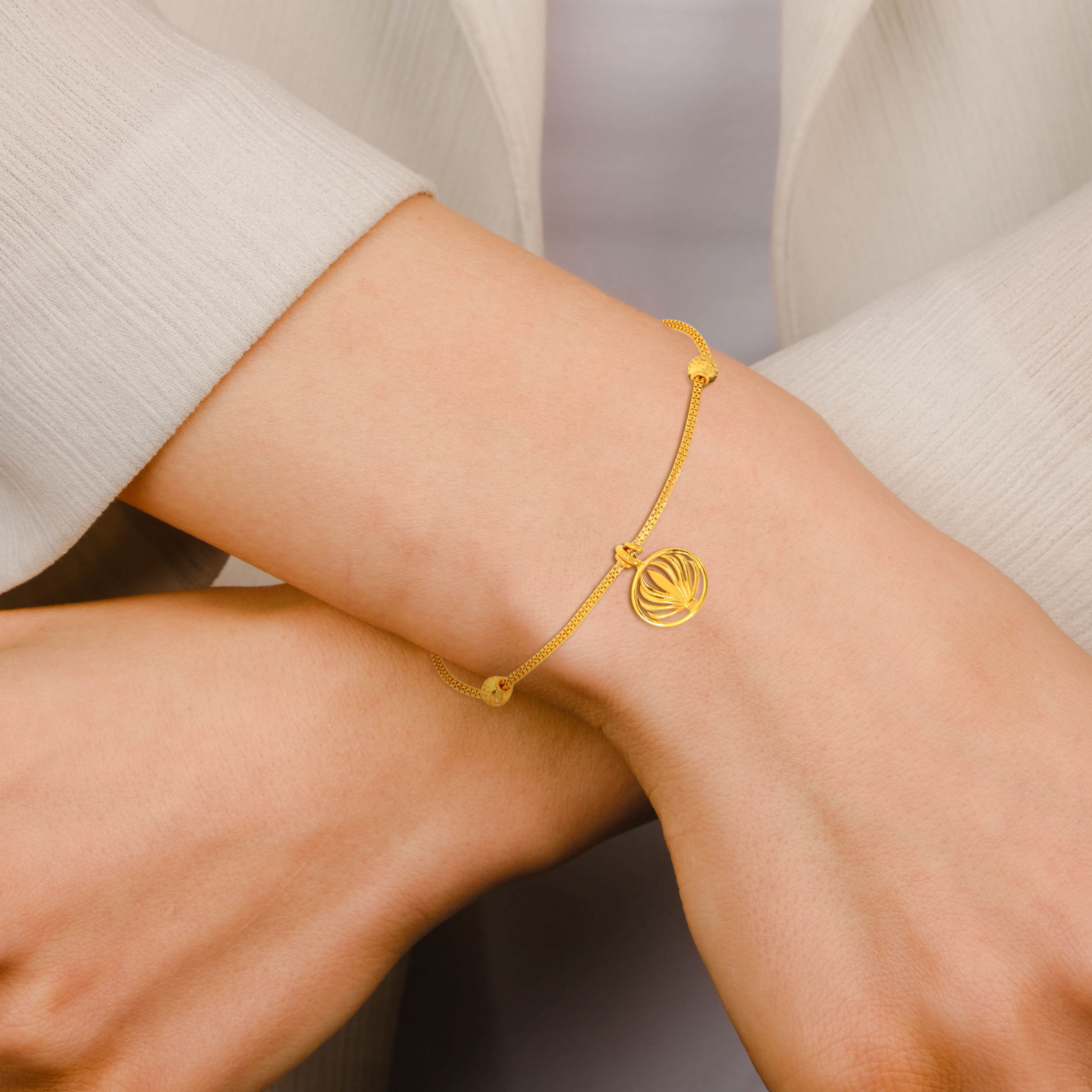 Lotus Luxury Gold Bracelet - Senco Gold and Diamonds