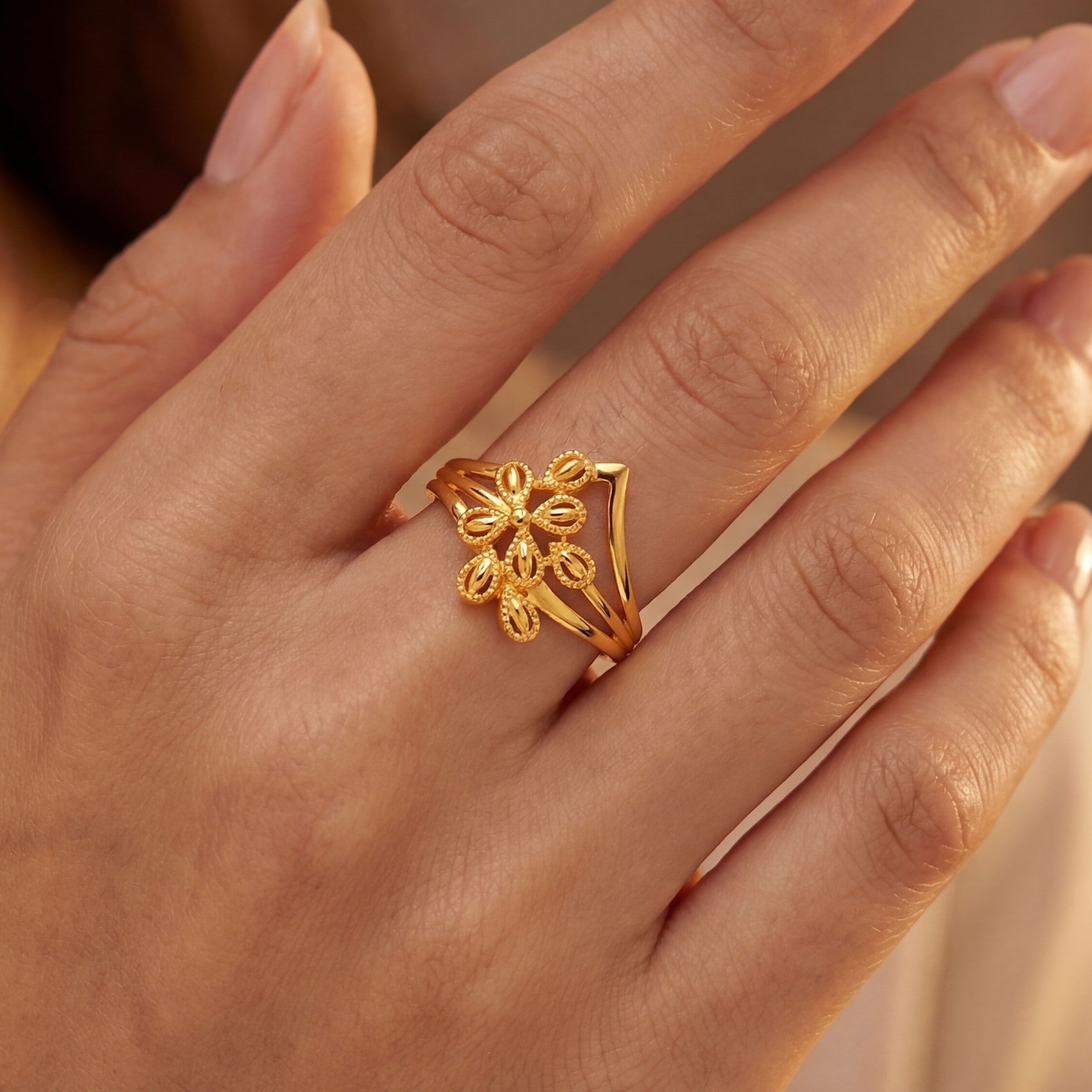 Bloomlight Meadow Gold Ring alternate view 3