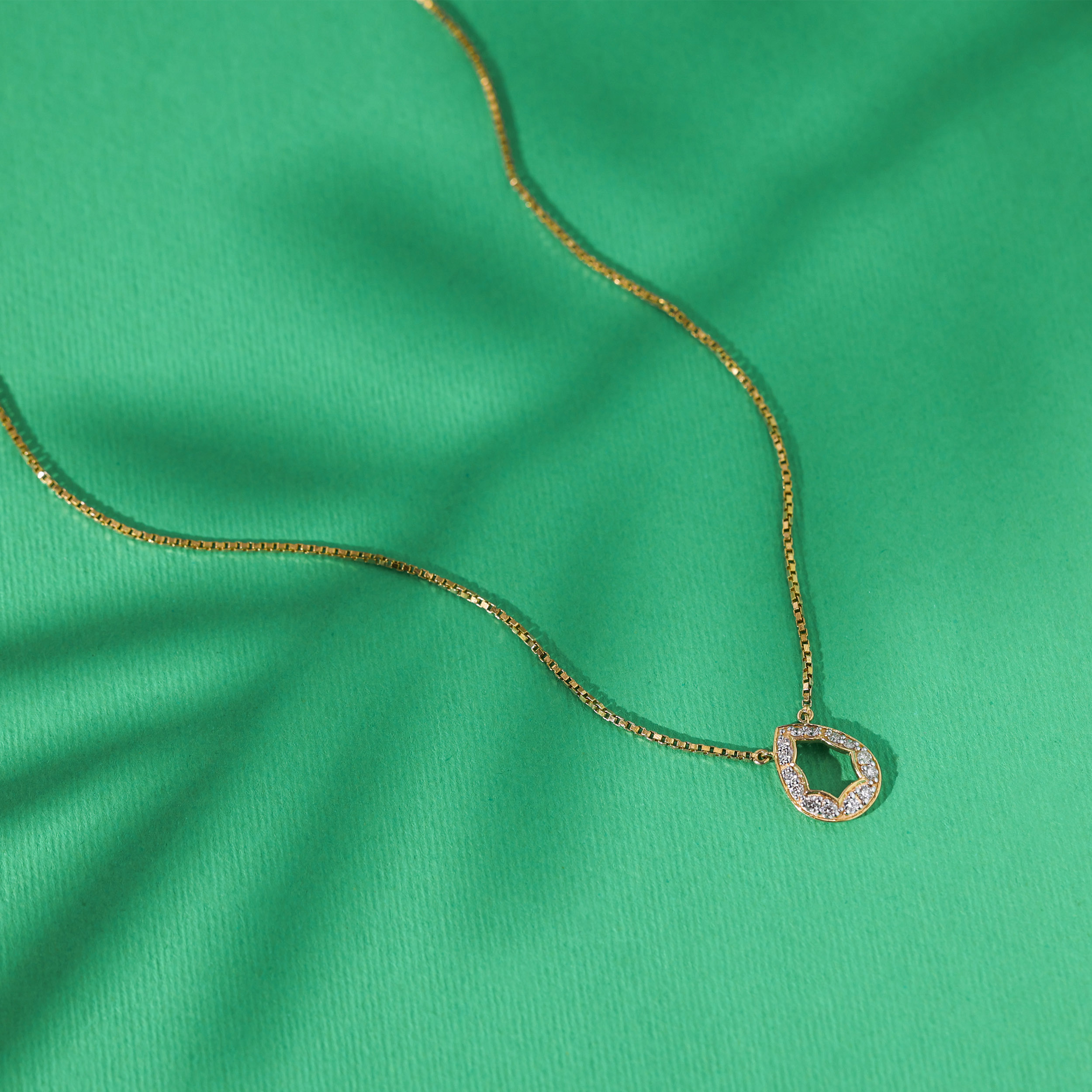 Droplet Deco Diamond Chain Pendant - Senco Gold and Diamonds