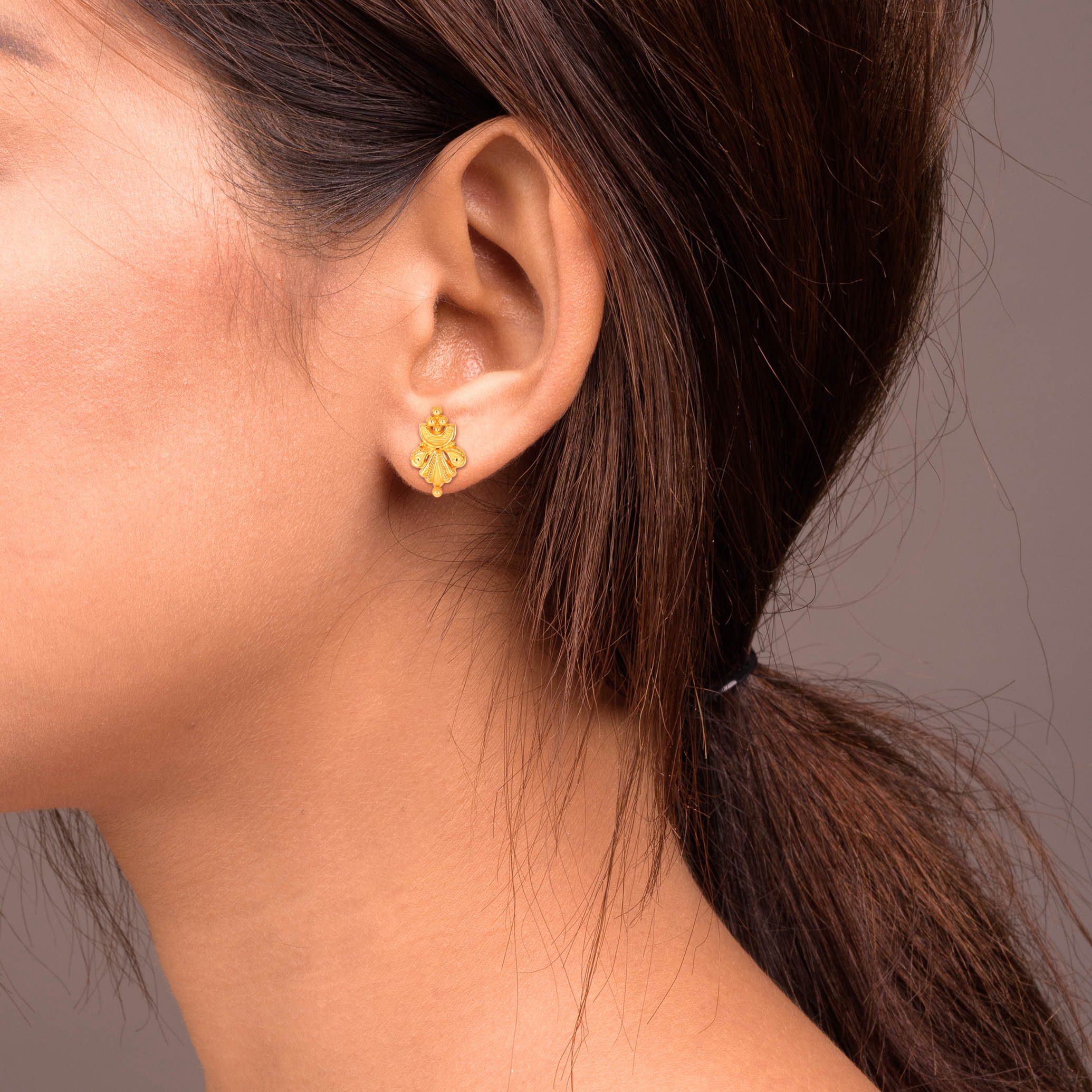 Traditional Aura Gold Studs - Senco Gold and Diamonds