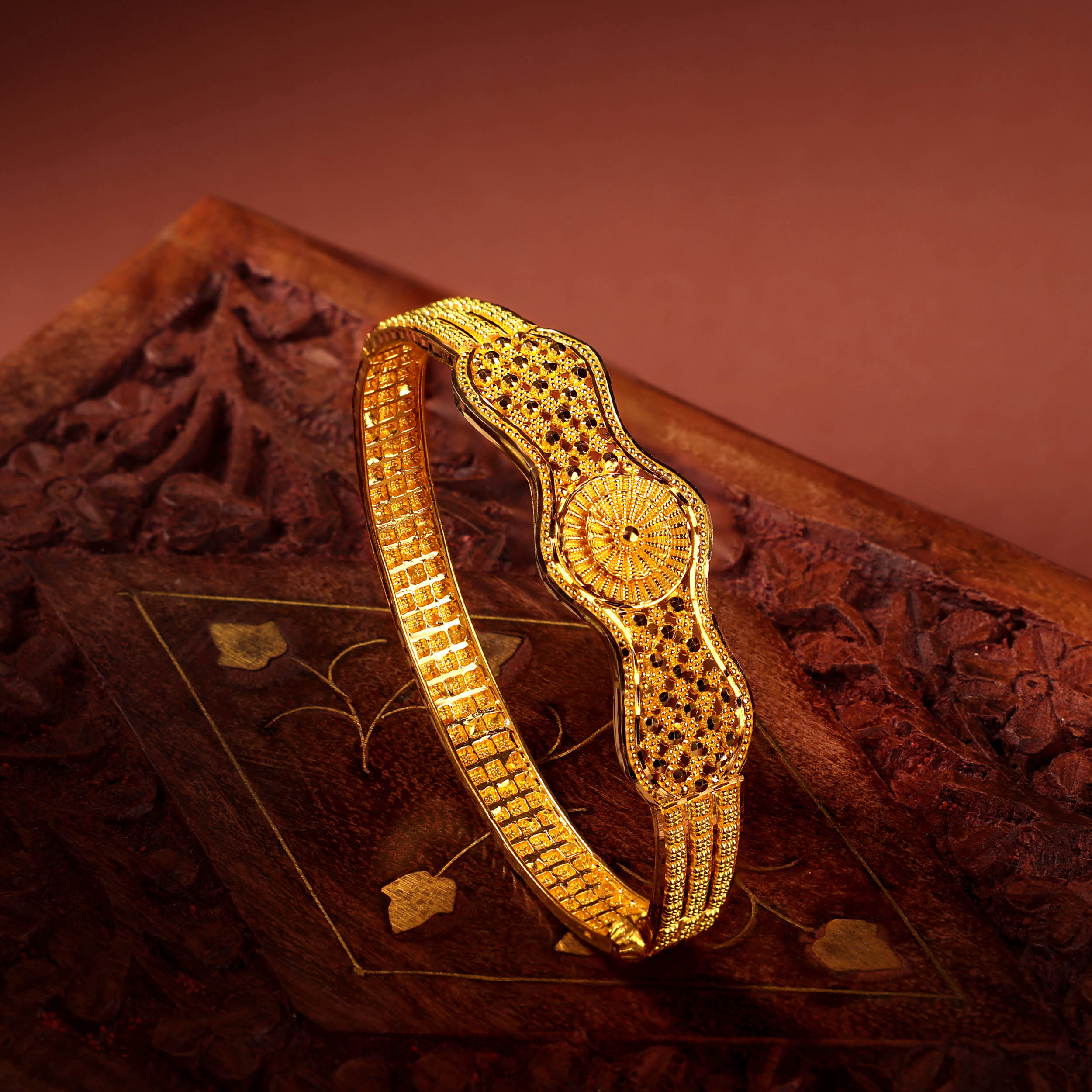 Radiant Mandala Gold Chur Bangle - Senco Gold and Diamonds