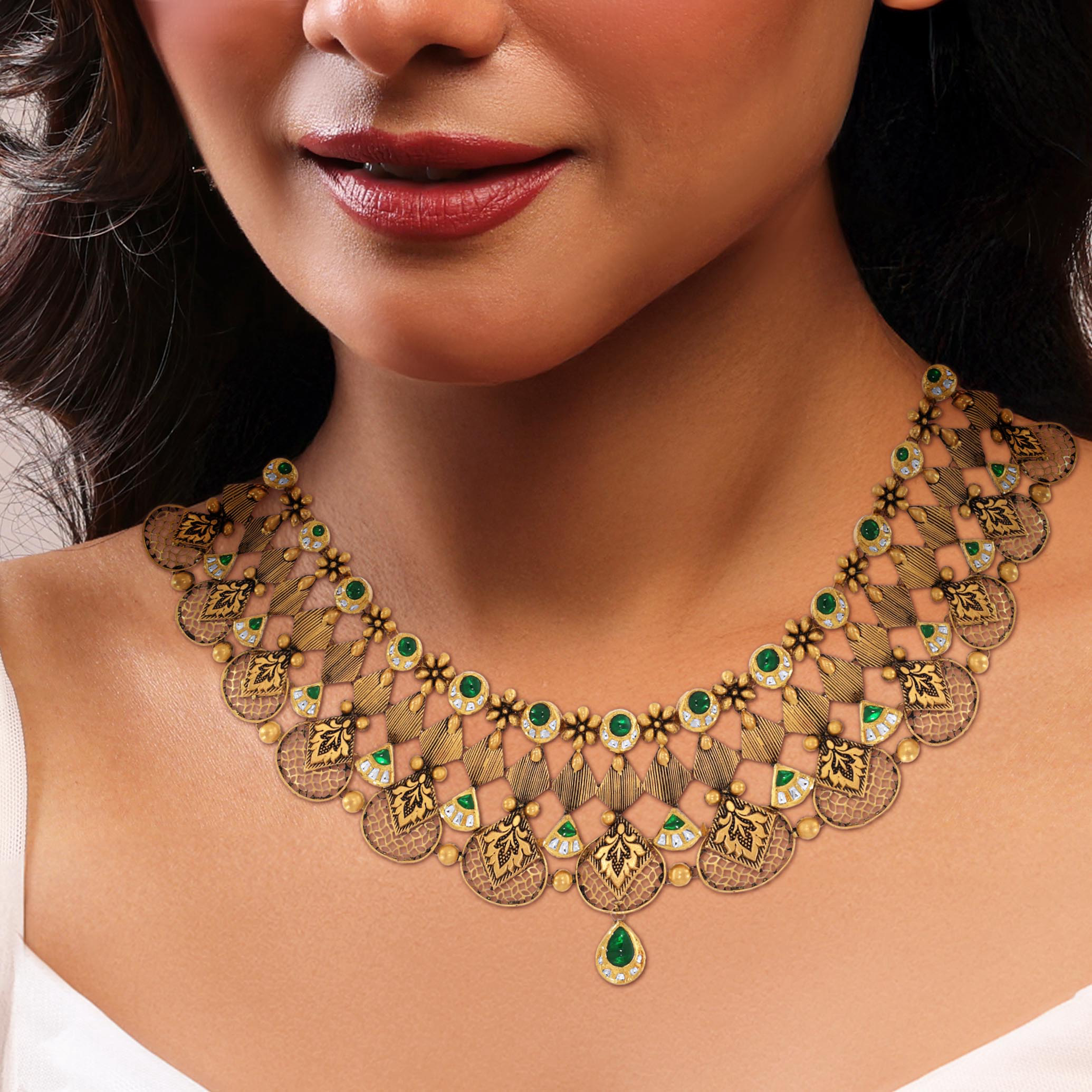 Contemporary Majestic Kundan Necklace  - Senco Gold and Diamonds