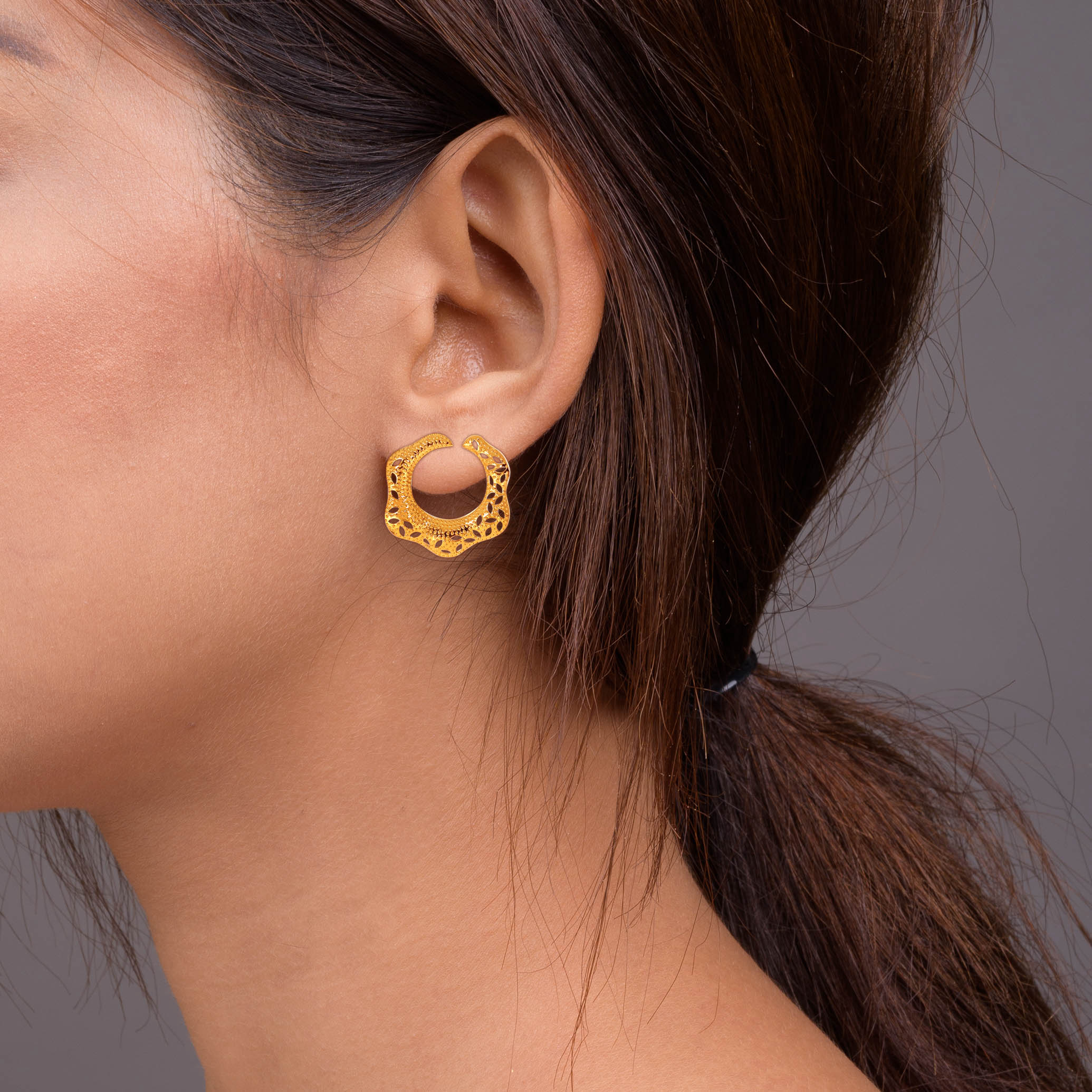 Leafy Waves Gold Studs - Senco Gold and Diamonds