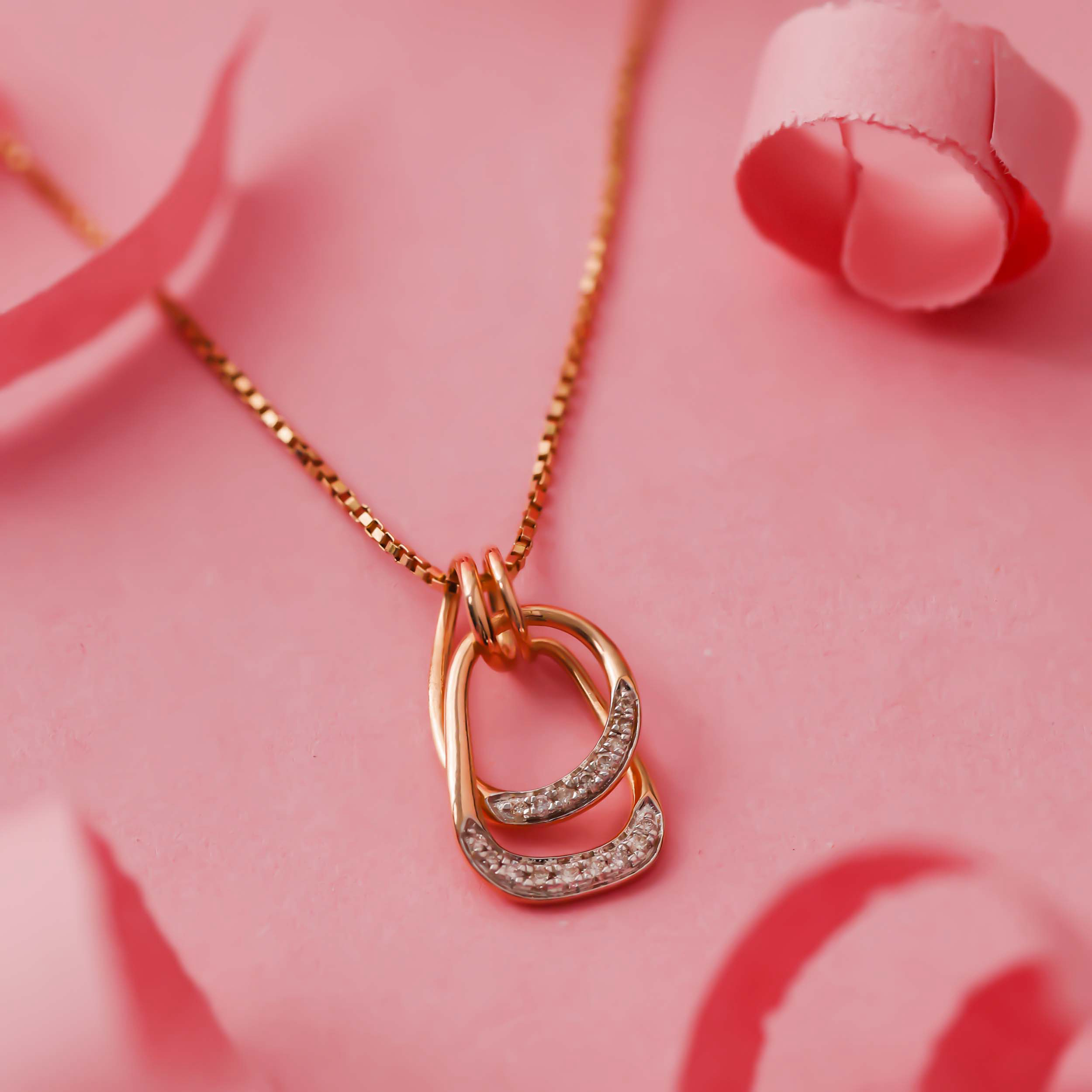 Overlapped Poise Diamond Chain Pendant - Senco Gold and Diamonds