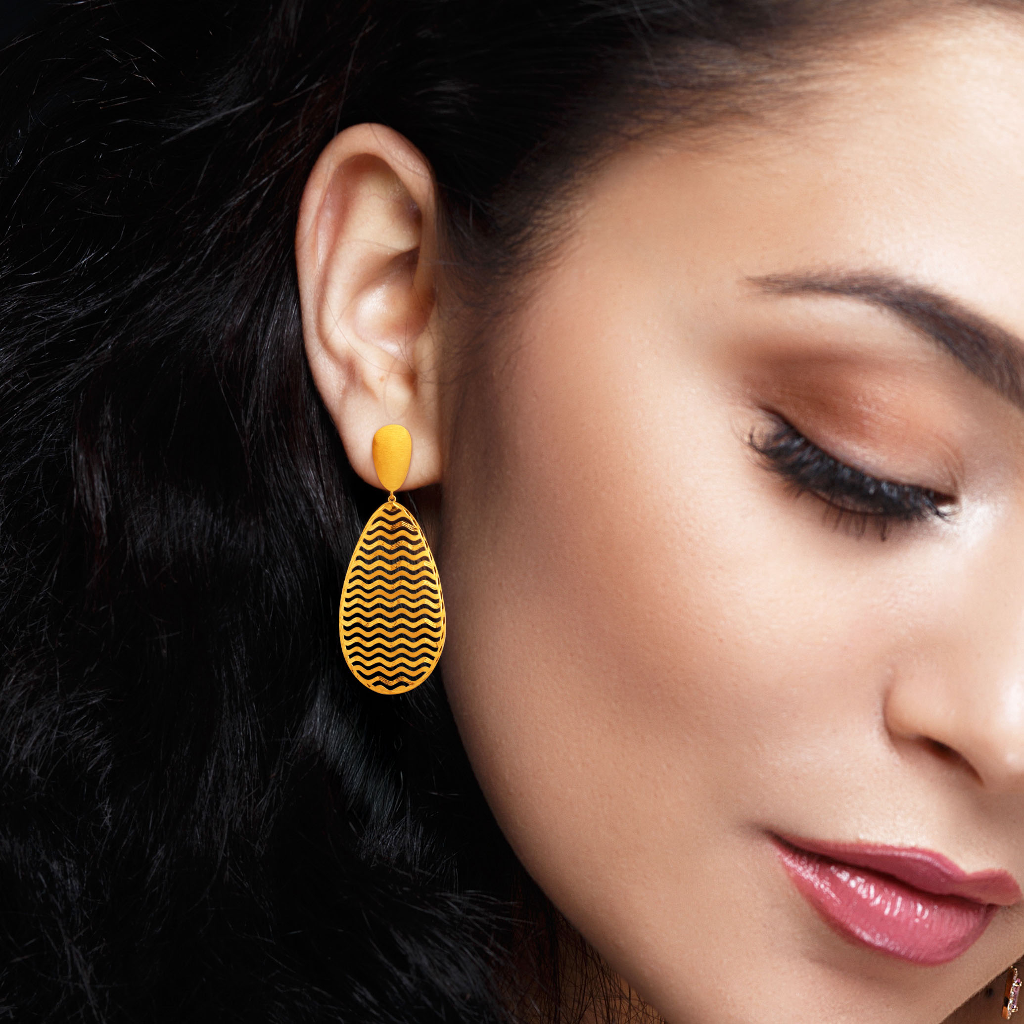 Wavy Openwork Gold Drop Earrings - Senco Gold and Diamonds