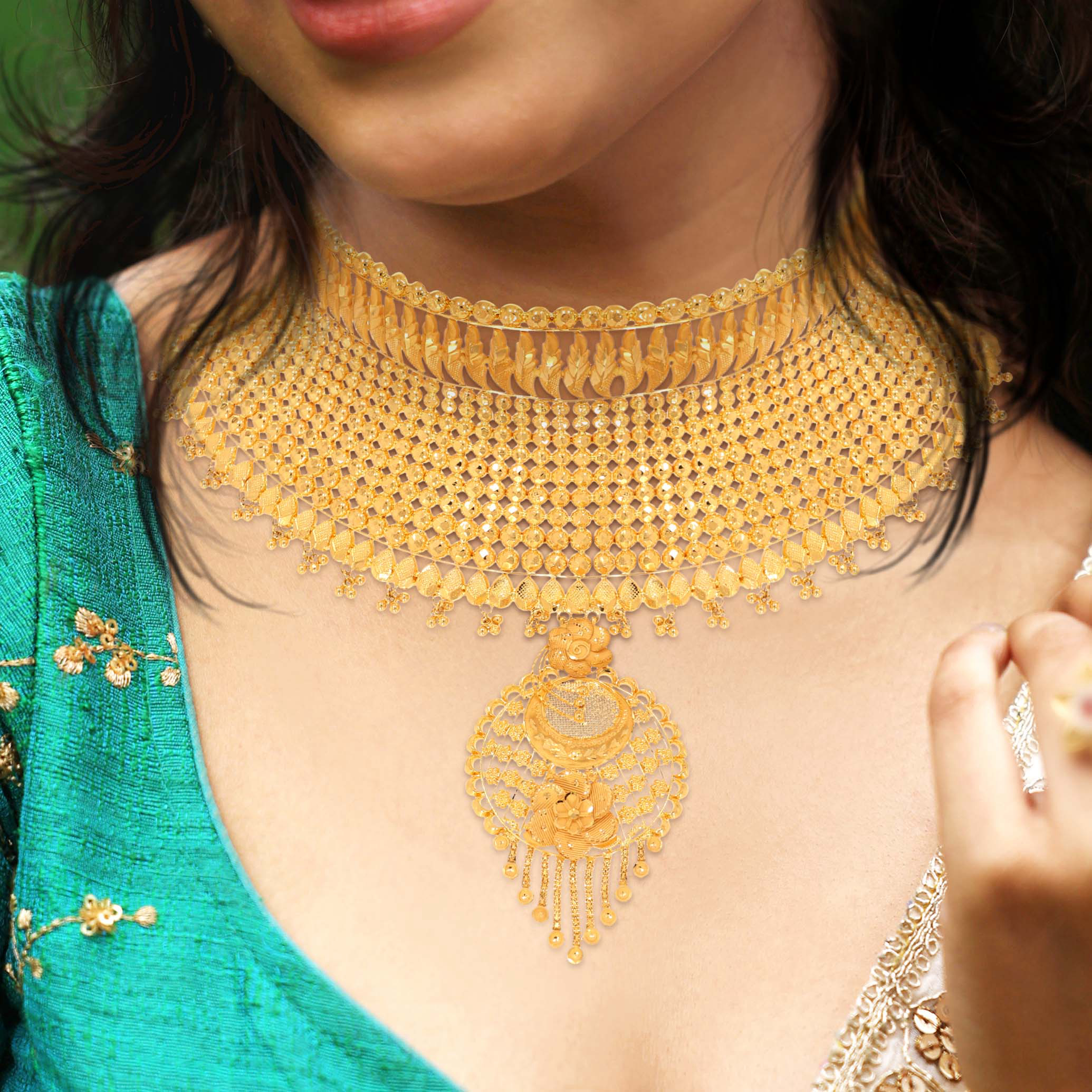 Grandeur In Gold Choker Necklace - Senco Gold and Diamonds