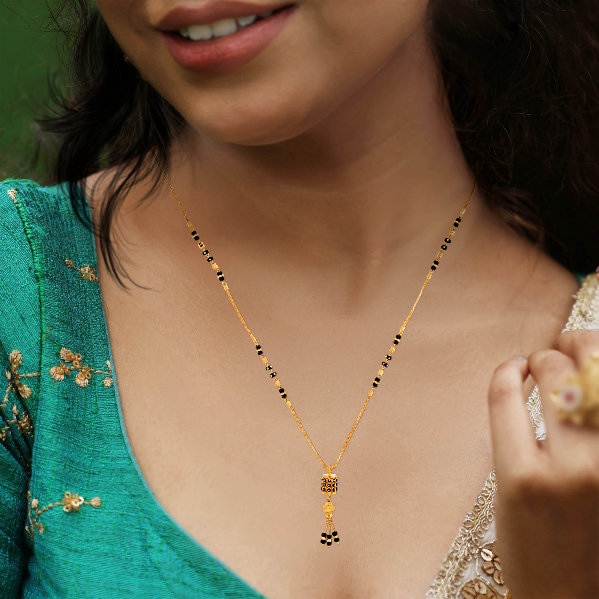 Matrimonial Love Gold Mangalsutra - Senco Gold and Diamonds