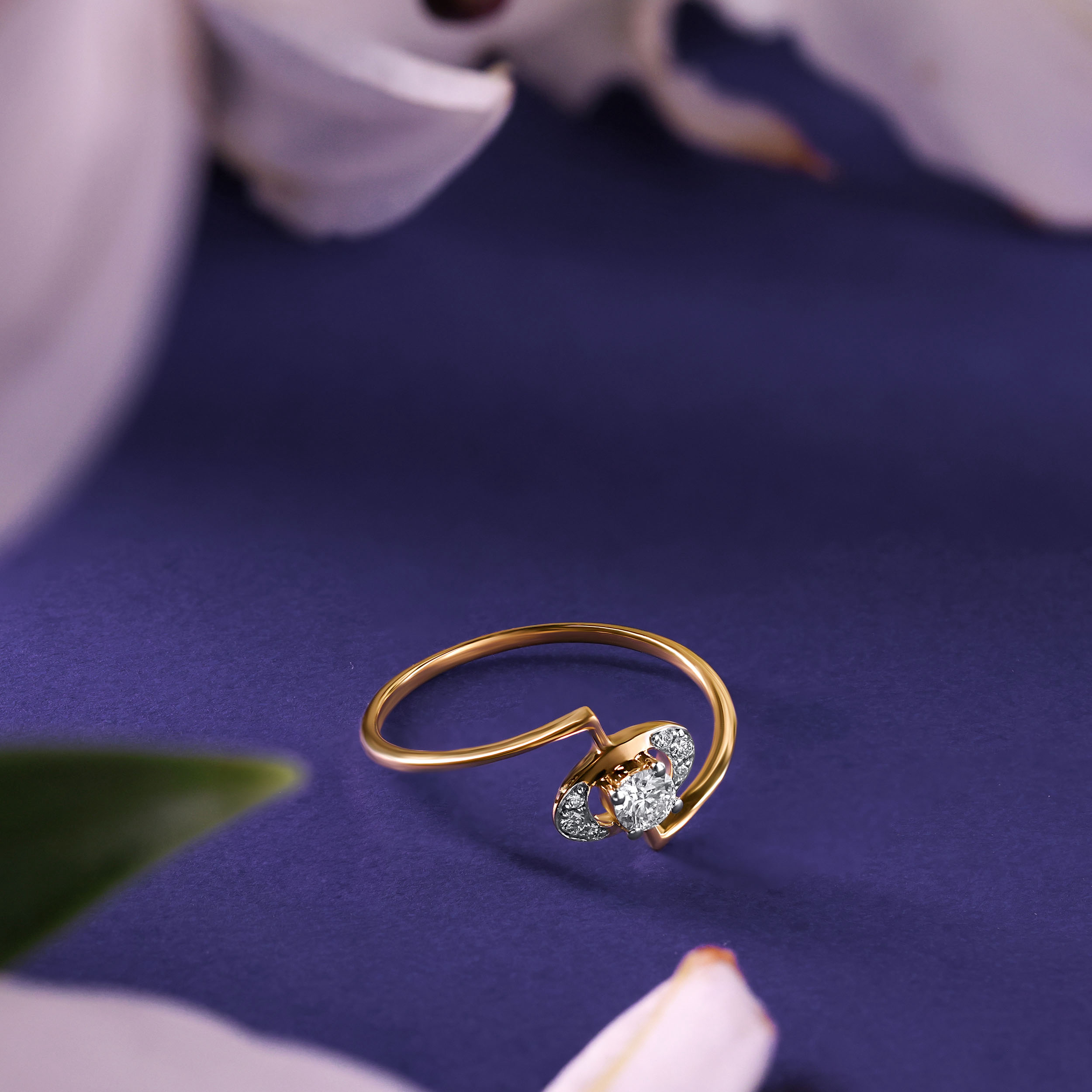 Blazing Brilliance Overlapping Solitaire Ring - Senco Gold and Diamonds