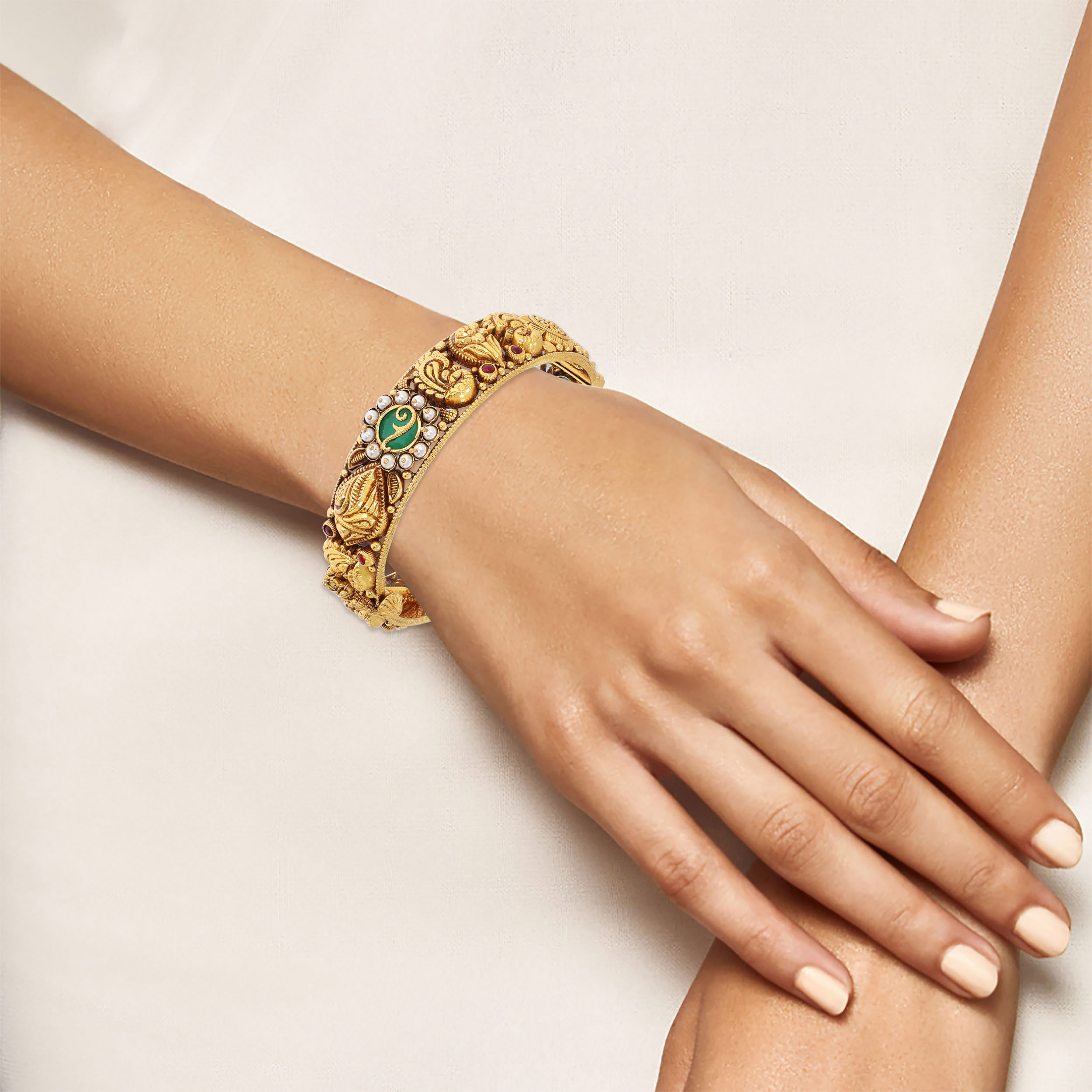 Cultural Essence Antique Gold Chur Bangle - Senco Gold and Diamonds