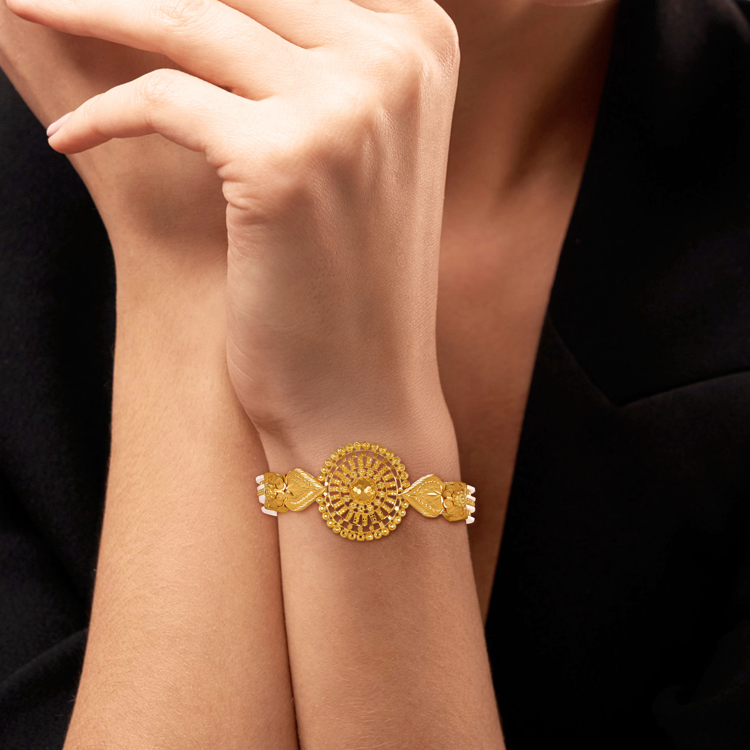 Crafted Grandeur Gold Sankha Bangle - Senco Gold and Diamonds
