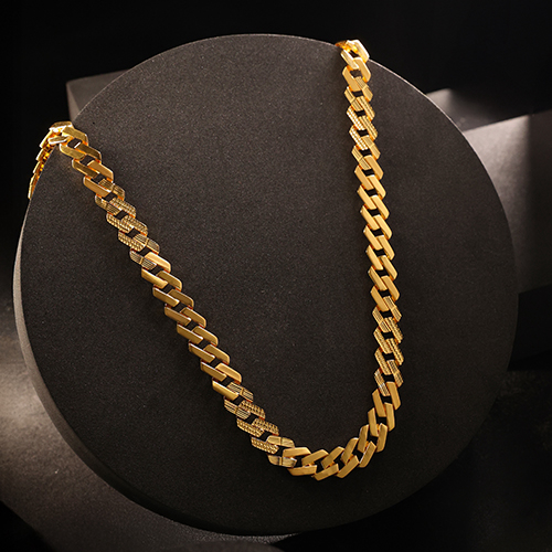 Bold Curb-Link Men's Gold Chain - Senco Gold and Diamonds
