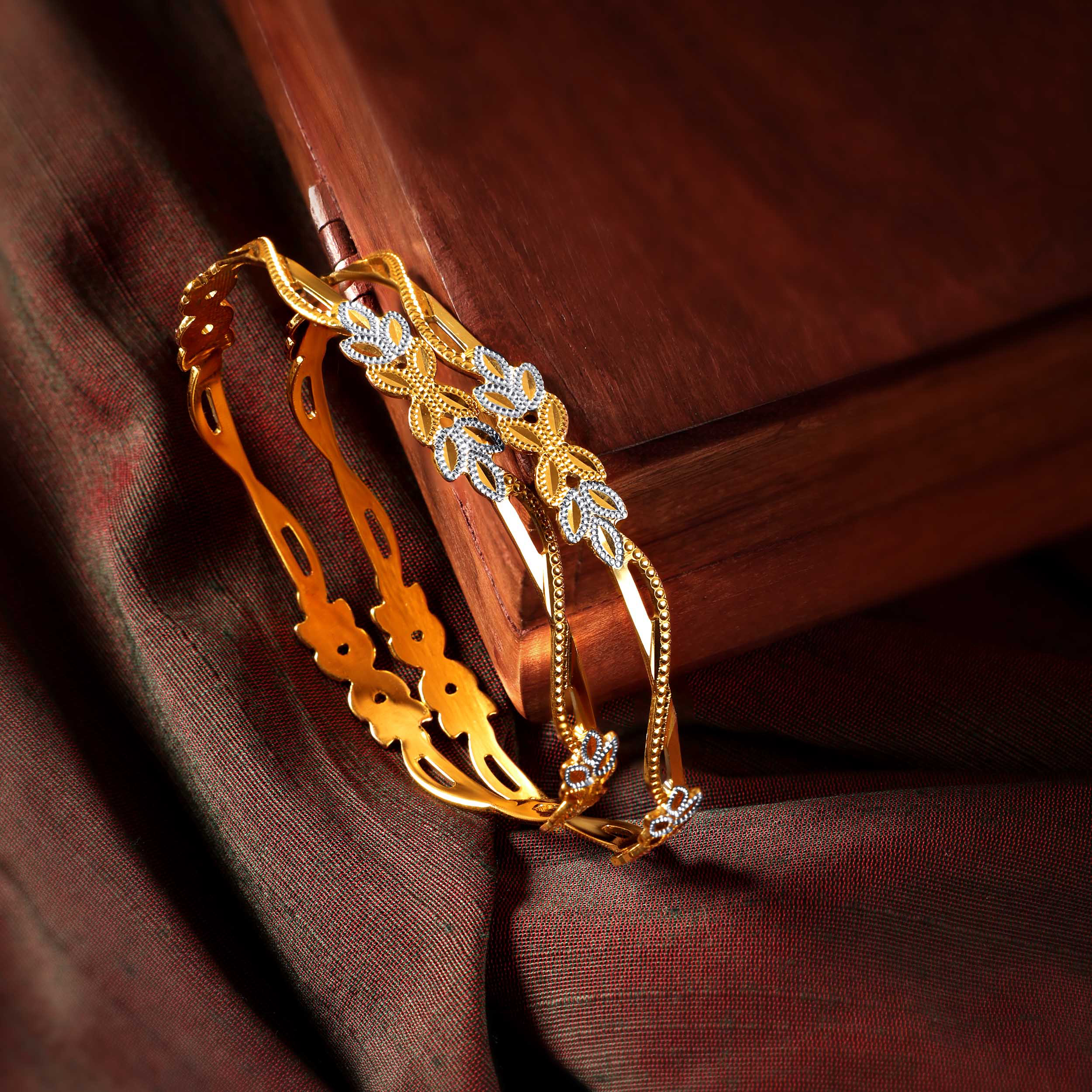 Wavy Floral Elegance Gold Bangle - Senco Gold and Diamonds