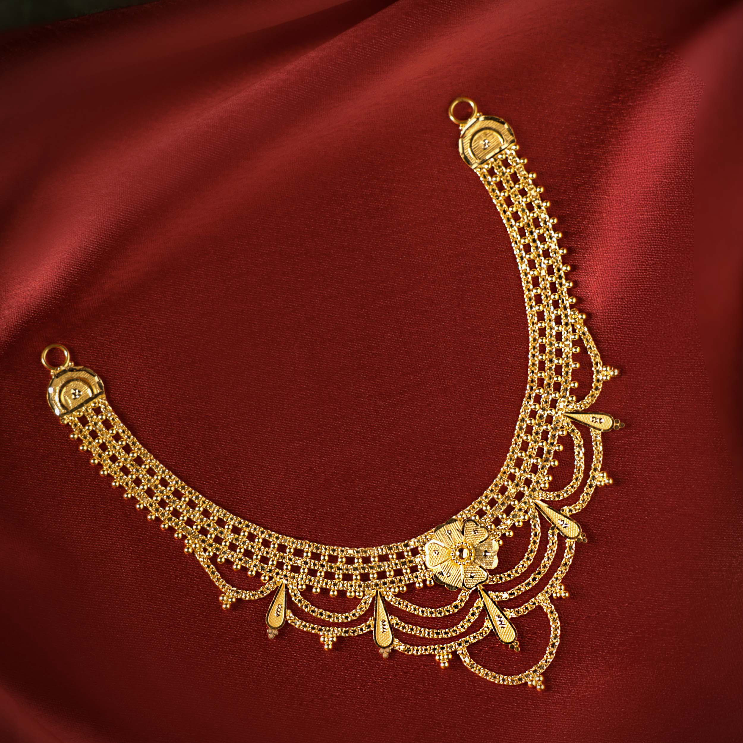 Ornate Floral Detailing Gold Necklace - Senco Gold and Diamonds