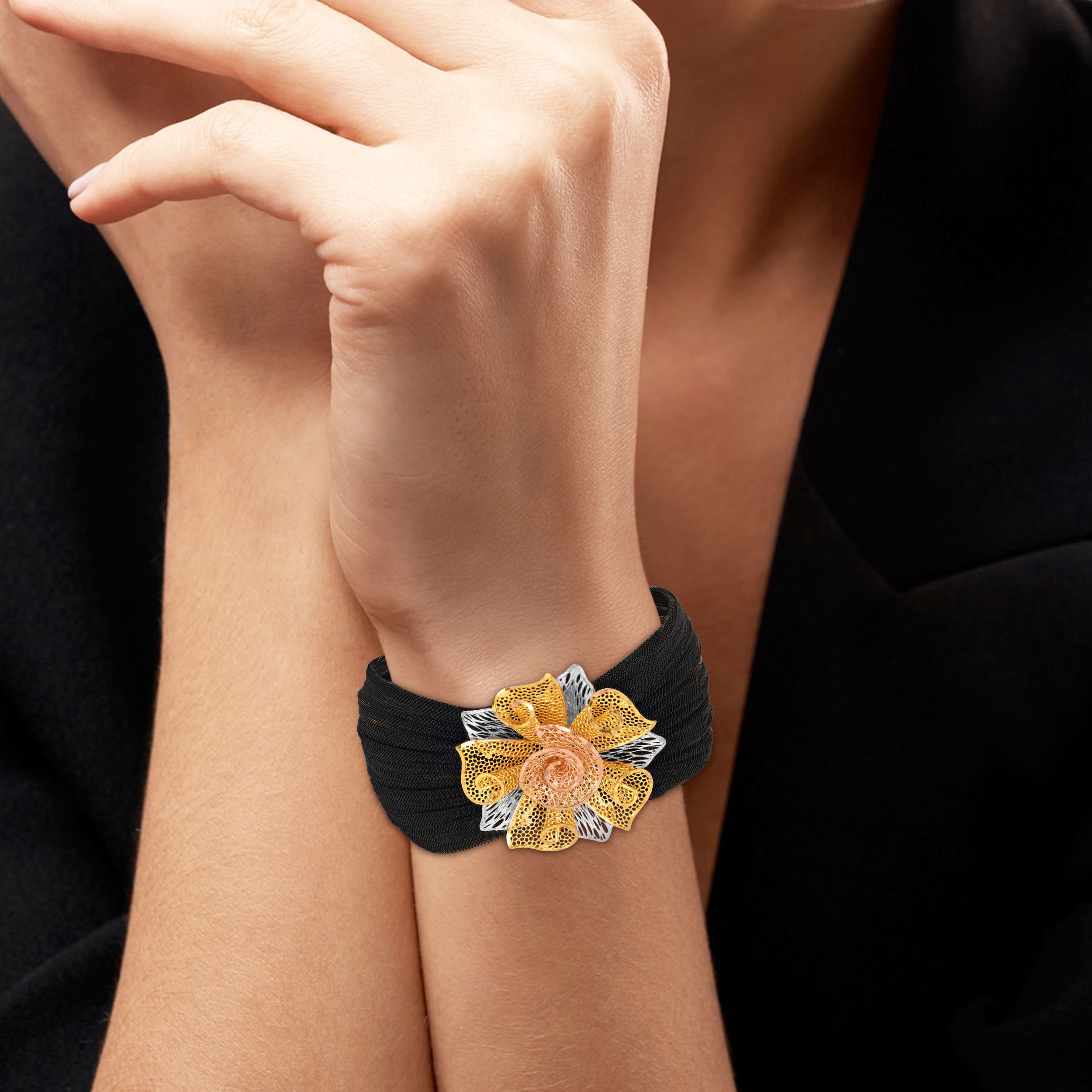 Floral Mesh Striking Gold Chur Bangle - Senco Gold and Diamonds