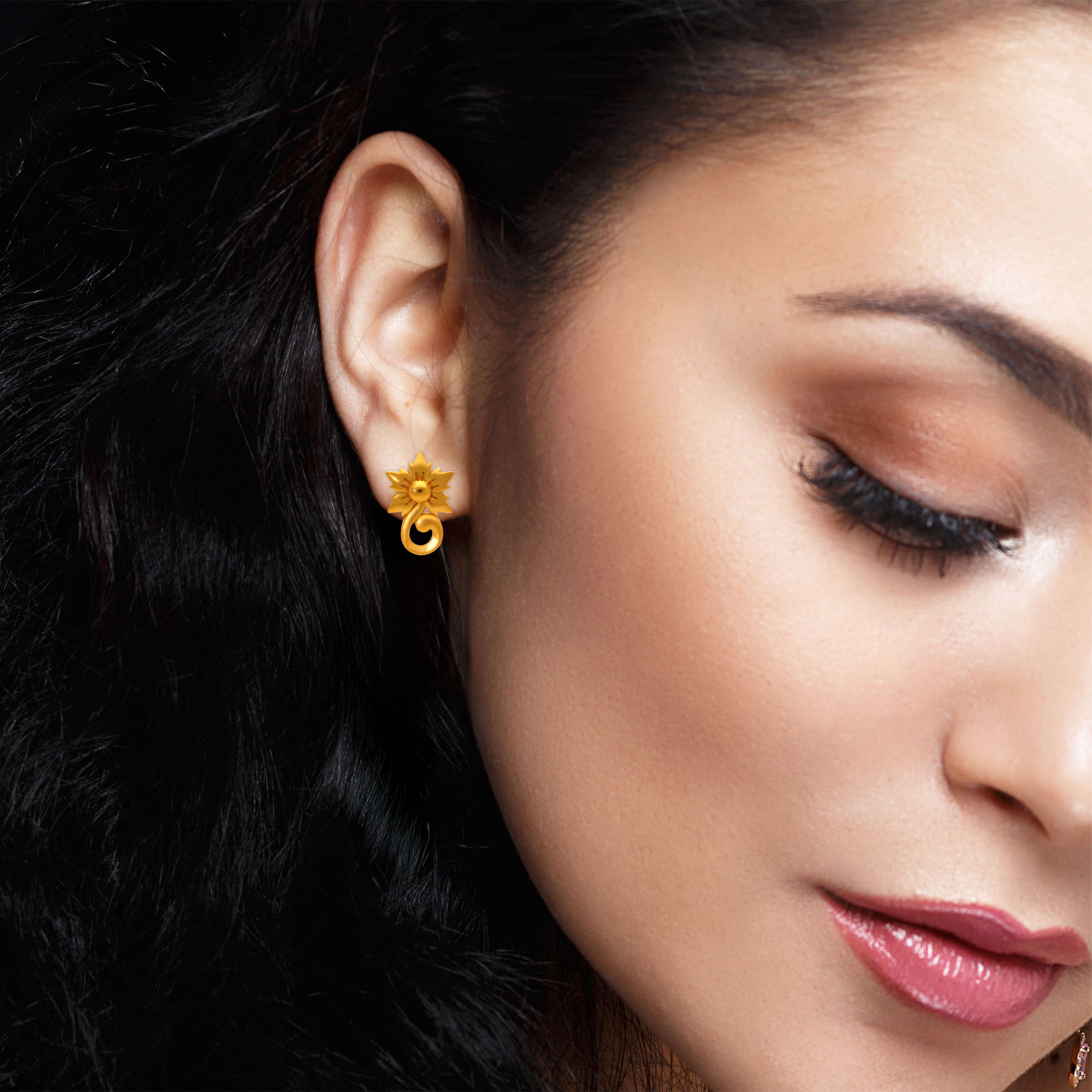 Sunspire Curve Gold Studs - Senco Gold and Diamonds